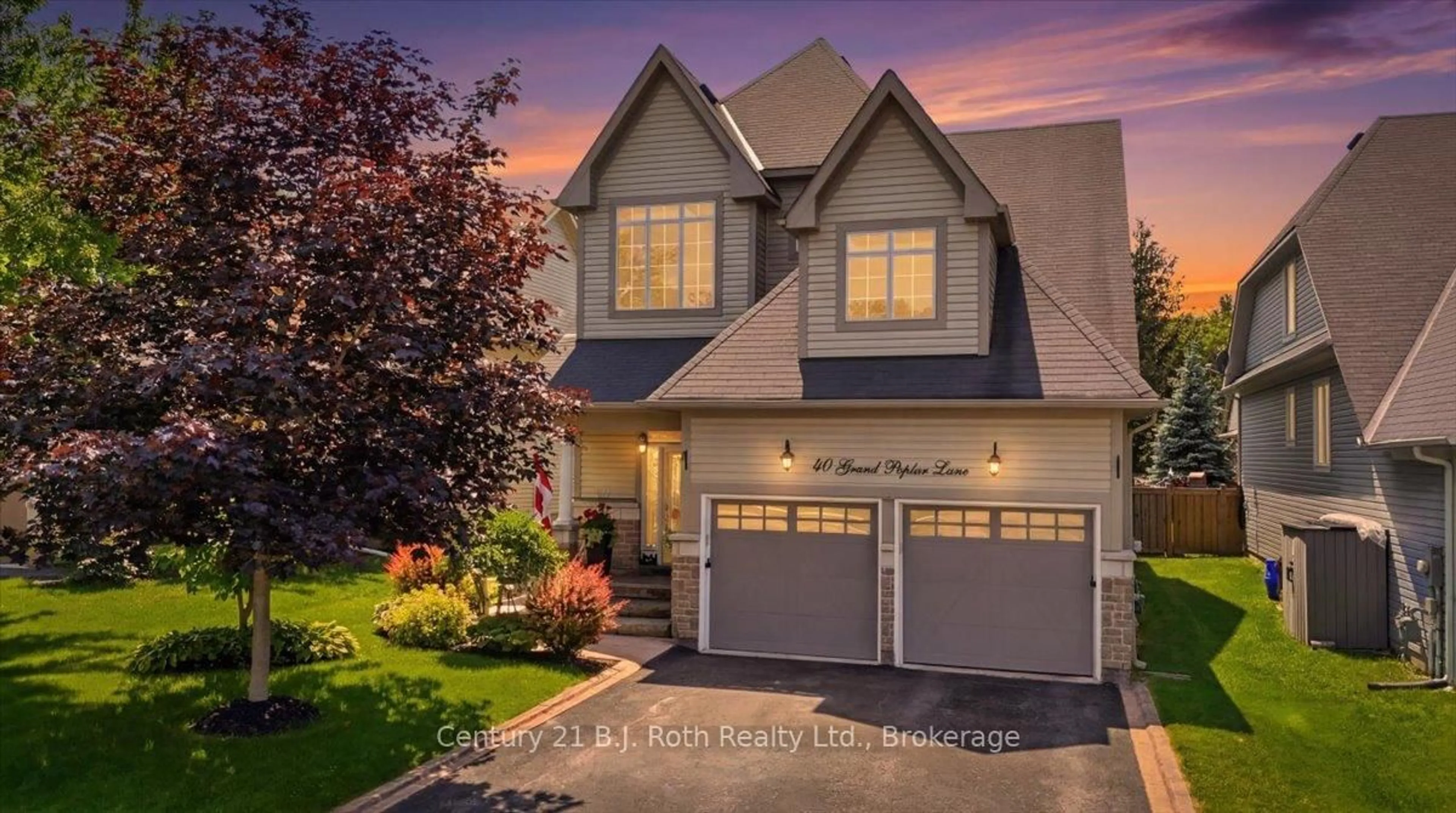 Home with vinyl exterior material, street for 40 Grand Poplar Lane, Wasaga Beach Ontario L9Z 0E2