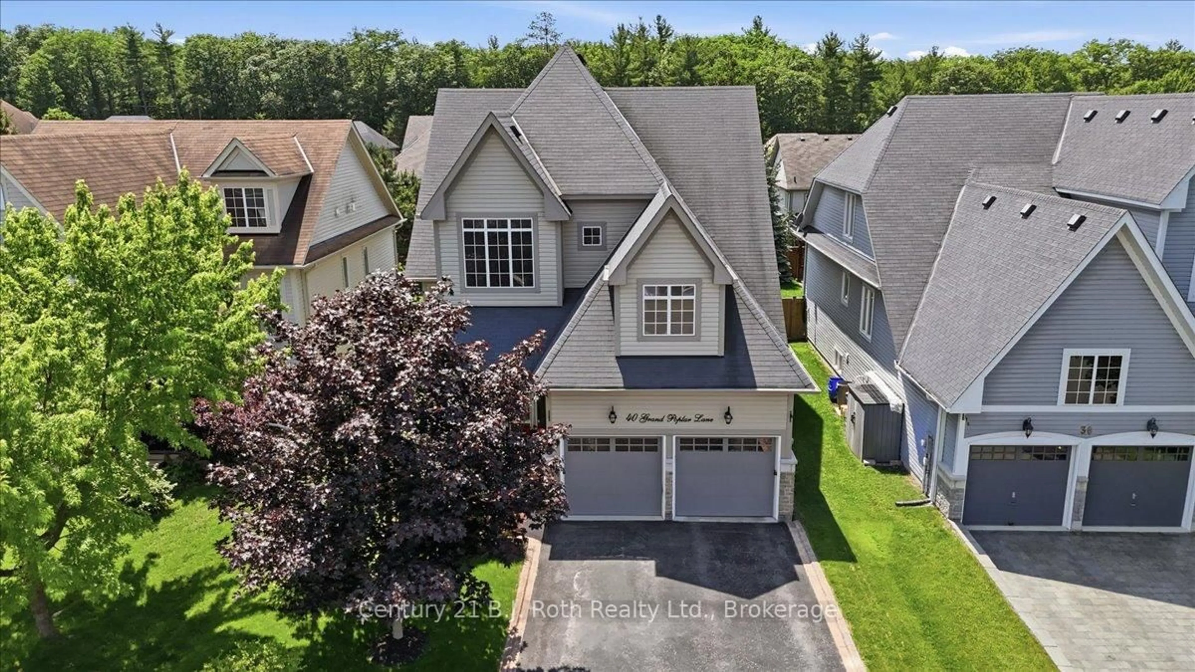 A pic from outside/outdoor area/front of a property/back of a property/a pic from drone, street for 40 Grand Poplar Lane, Wasaga Beach Ontario L9Z 0E2
