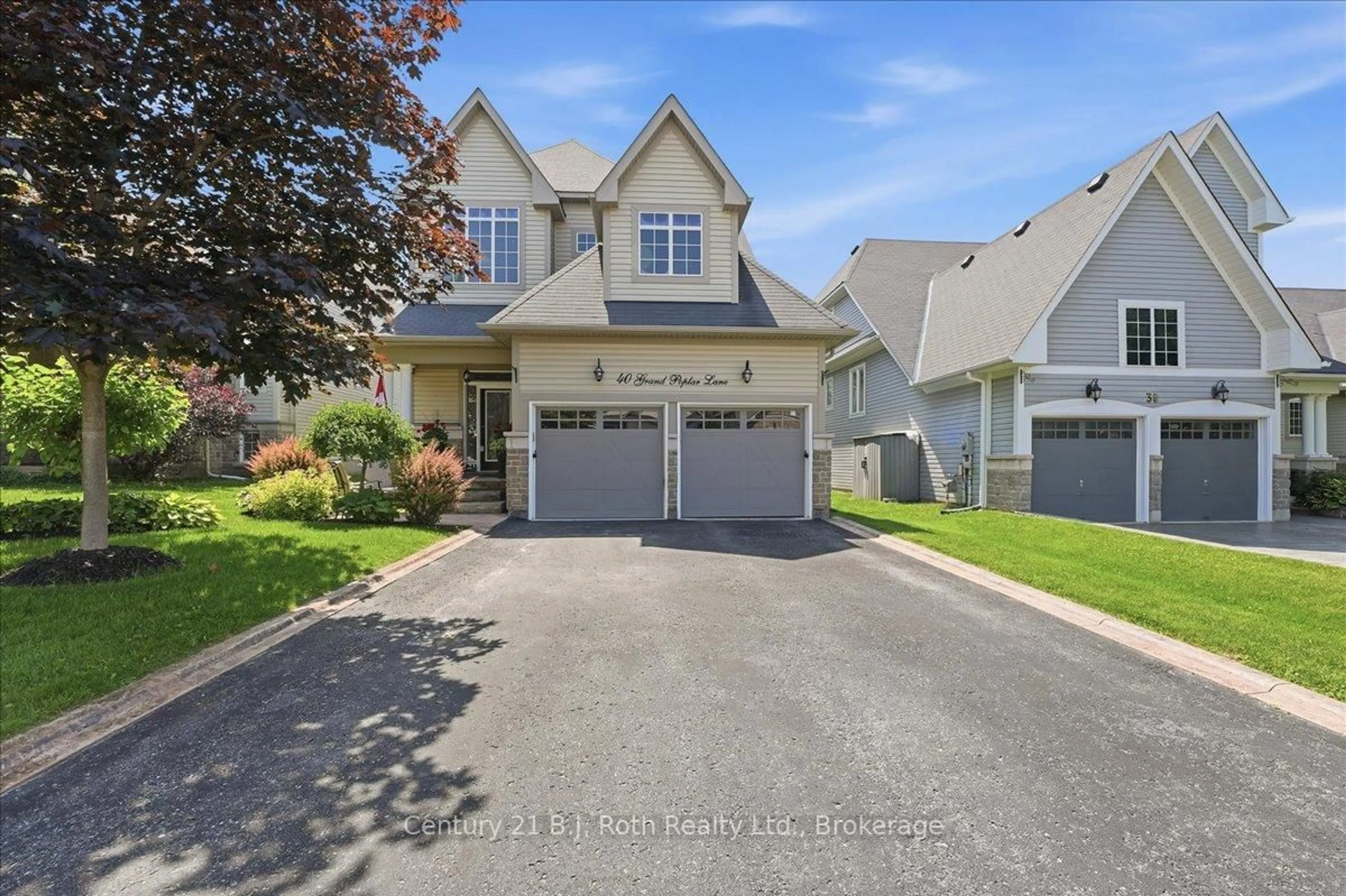 A pic from outside/outdoor area/front of a property/back of a property/a pic from drone, street for 40 Grand Poplar Lane, Wasaga Beach Ontario L9Z 0E2