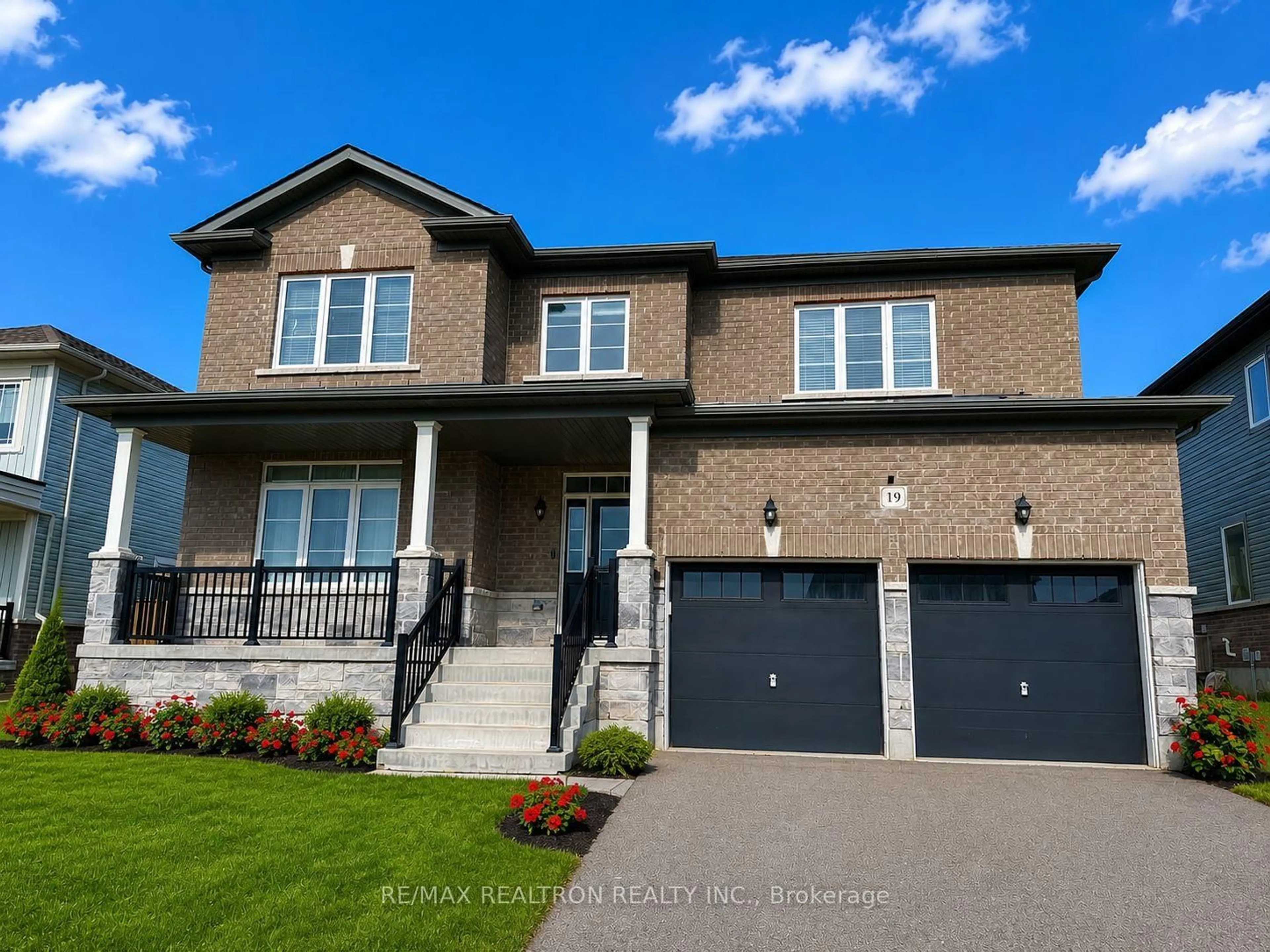 Home with brick exterior material, street for 19 Middleton Dr, Wasaga Beach Ontario L9Z 0L1