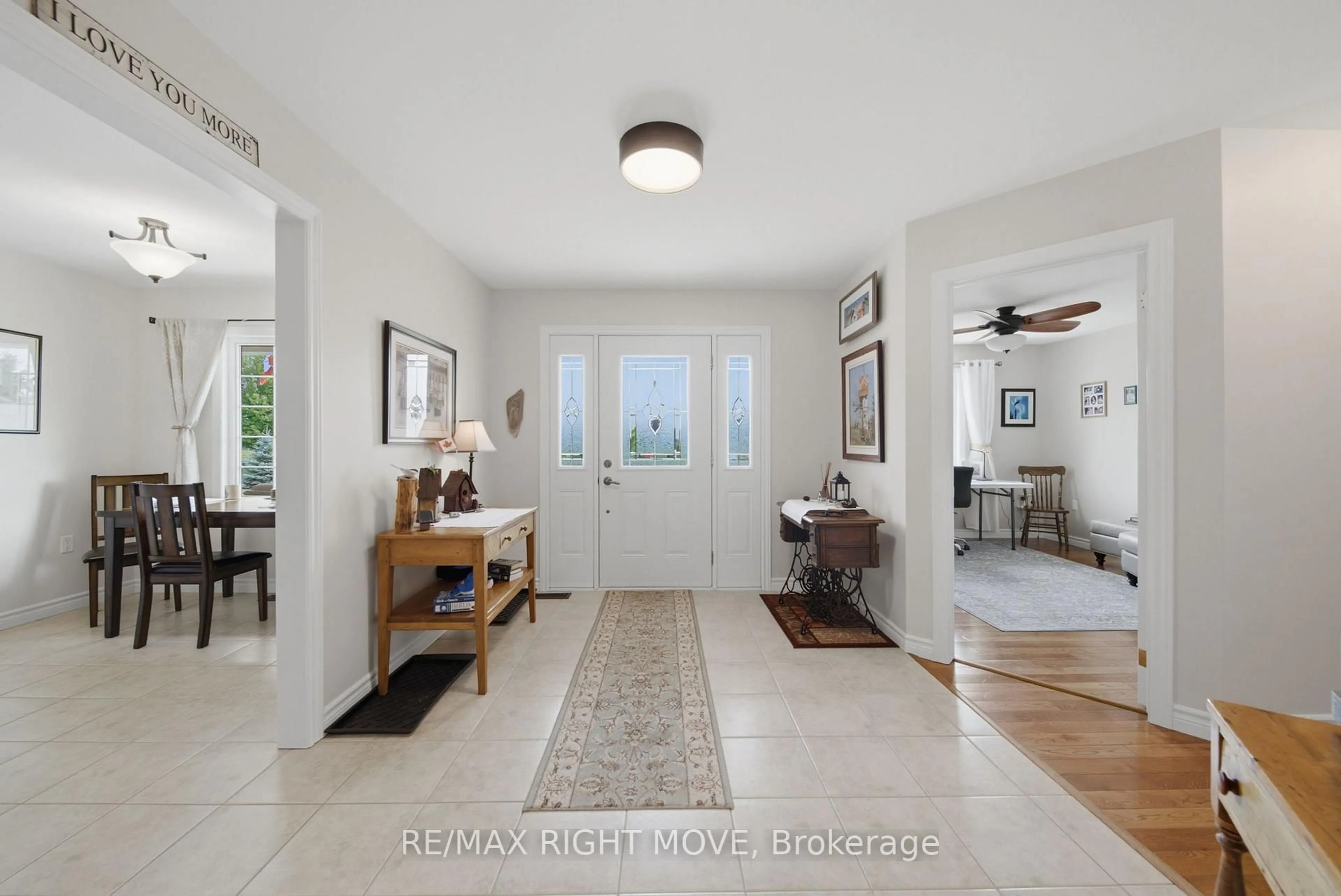 Indoor entryway for 4700 Zachary Cres, Ramara Ontario L3V 0K8