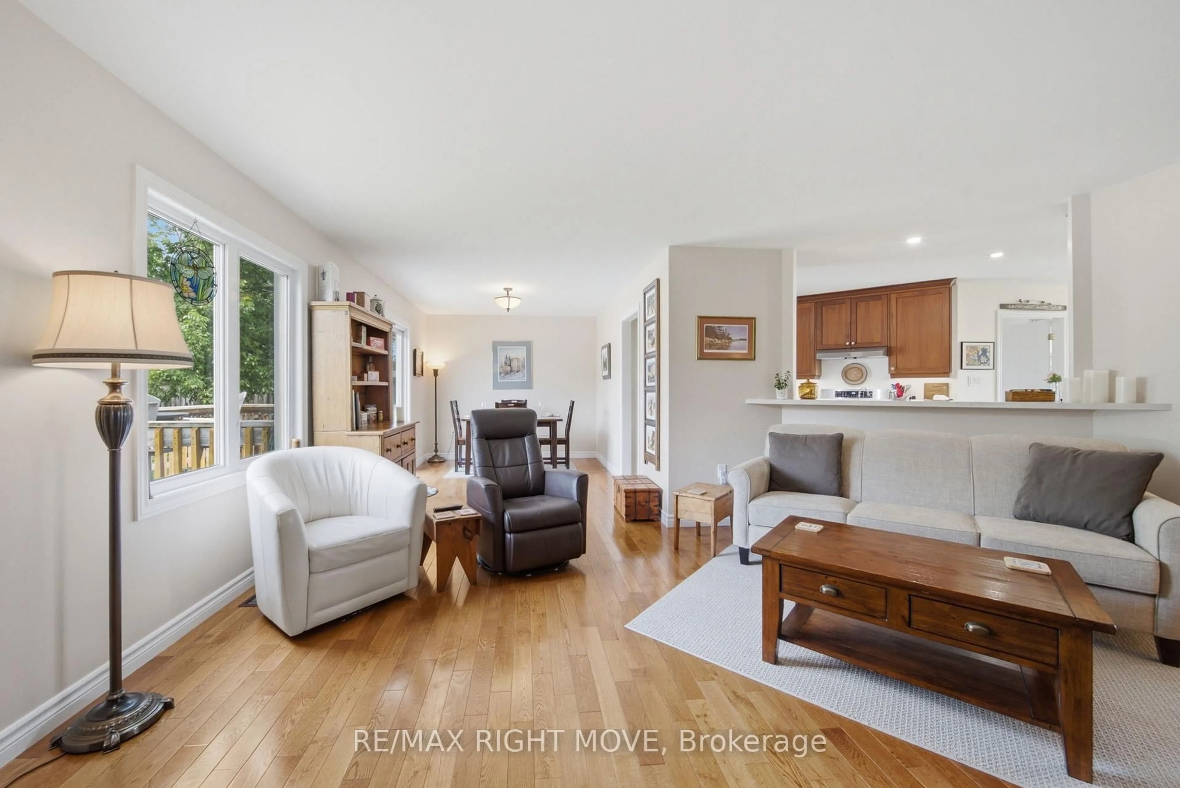 Living room with furniture, wood/laminate floor for 4700 Zachary Cres, Ramara Ontario L3V 0K8
