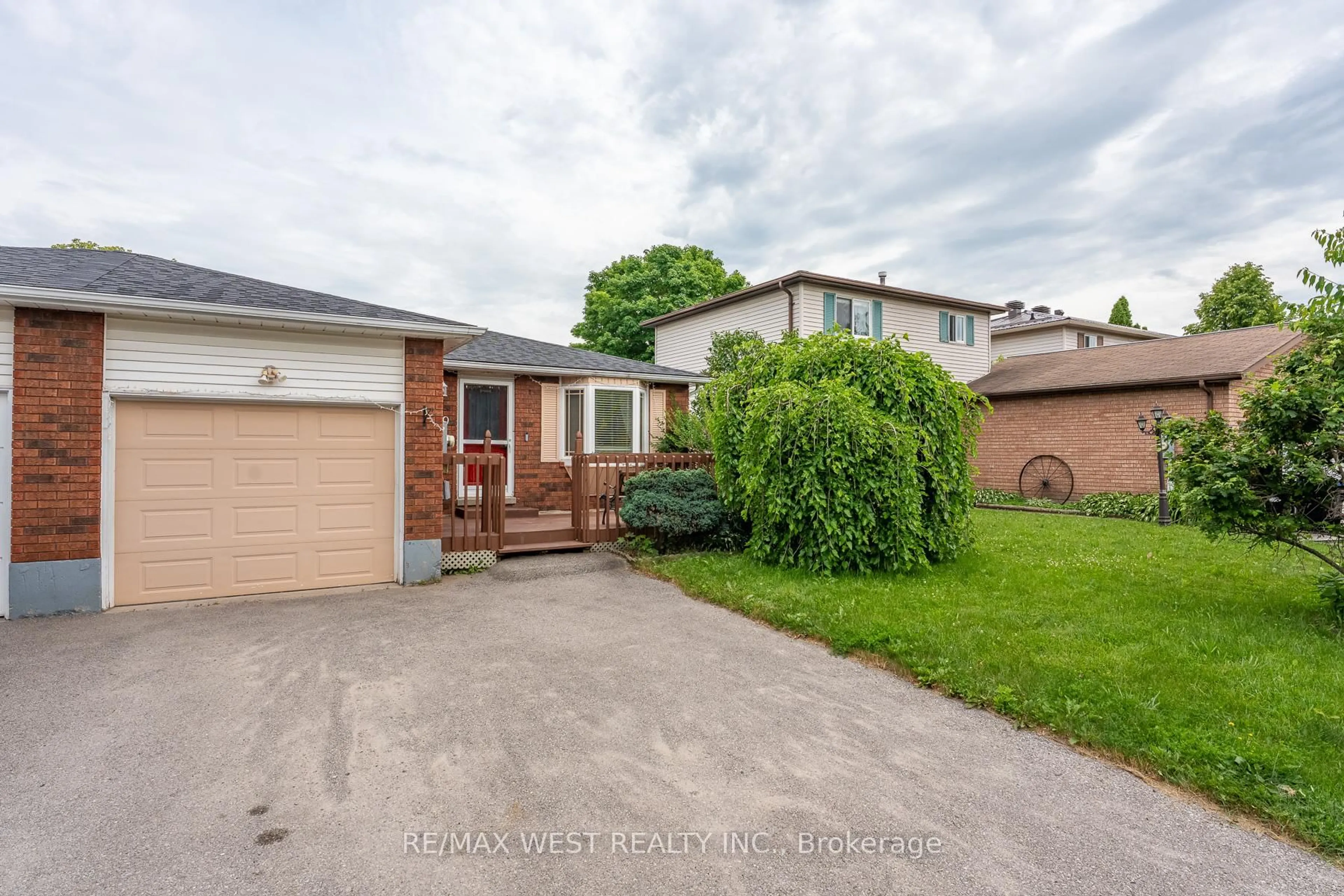 A pic from outside/outdoor area/front of a property/back of a property/a pic from drone, street for 369 Galloway Blvd, Midland Ontario L4R 5C1