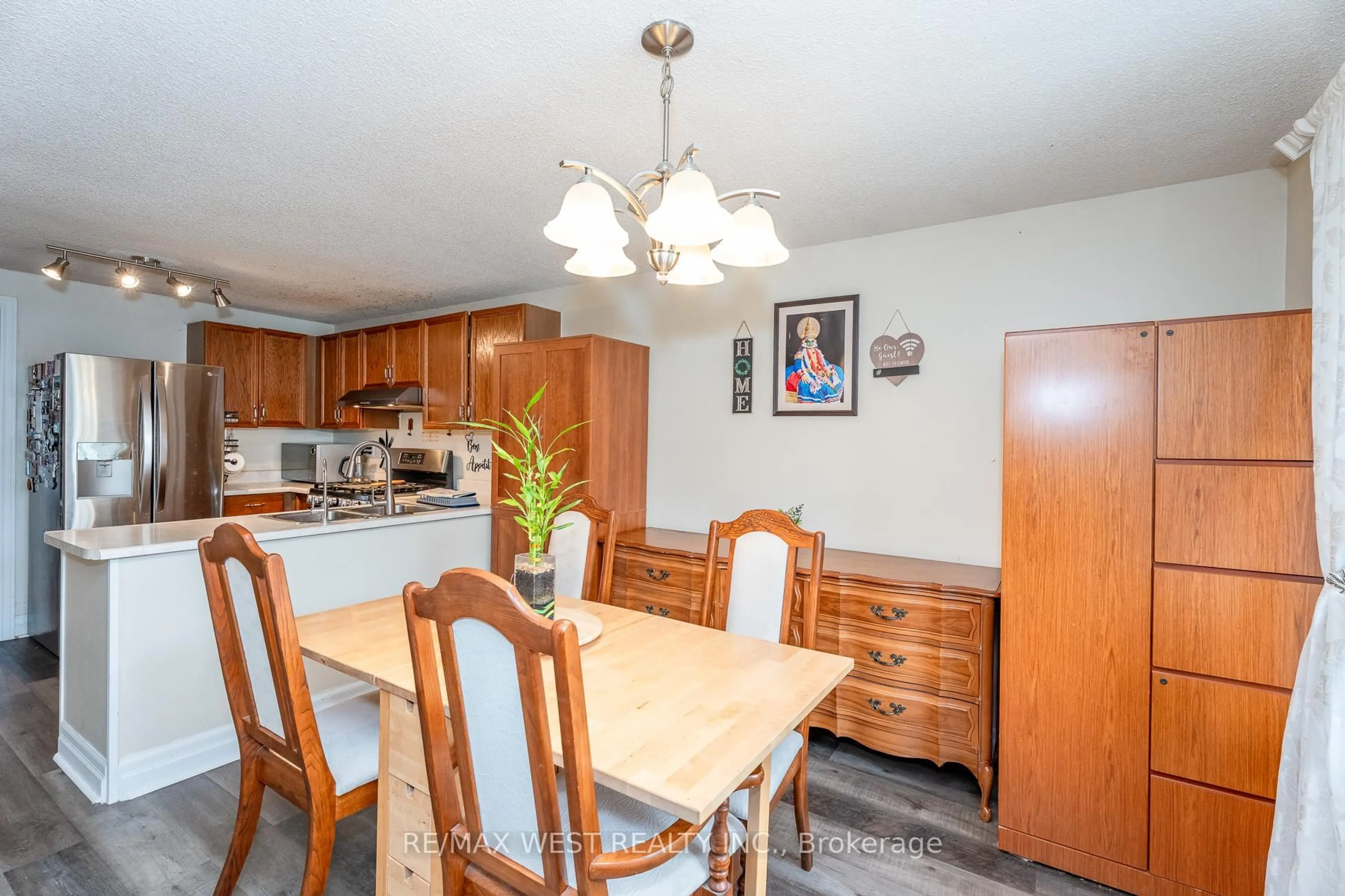 Dining room, unknown for 369 Galloway Blvd, Midland Ontario L4R 5C1