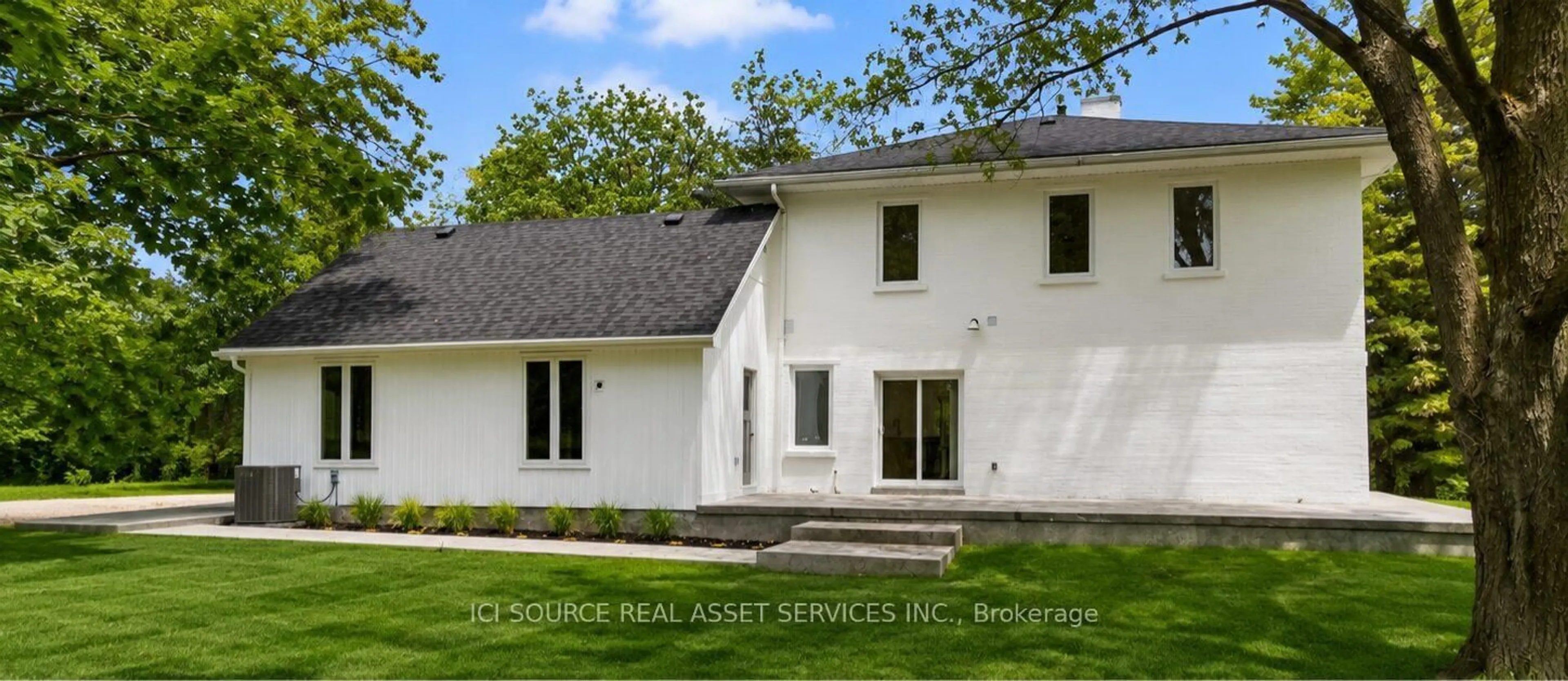 Home with vinyl exterior material, building for 6358 Sunnidale Concession 5, Clearview Ontario L0M 1N0