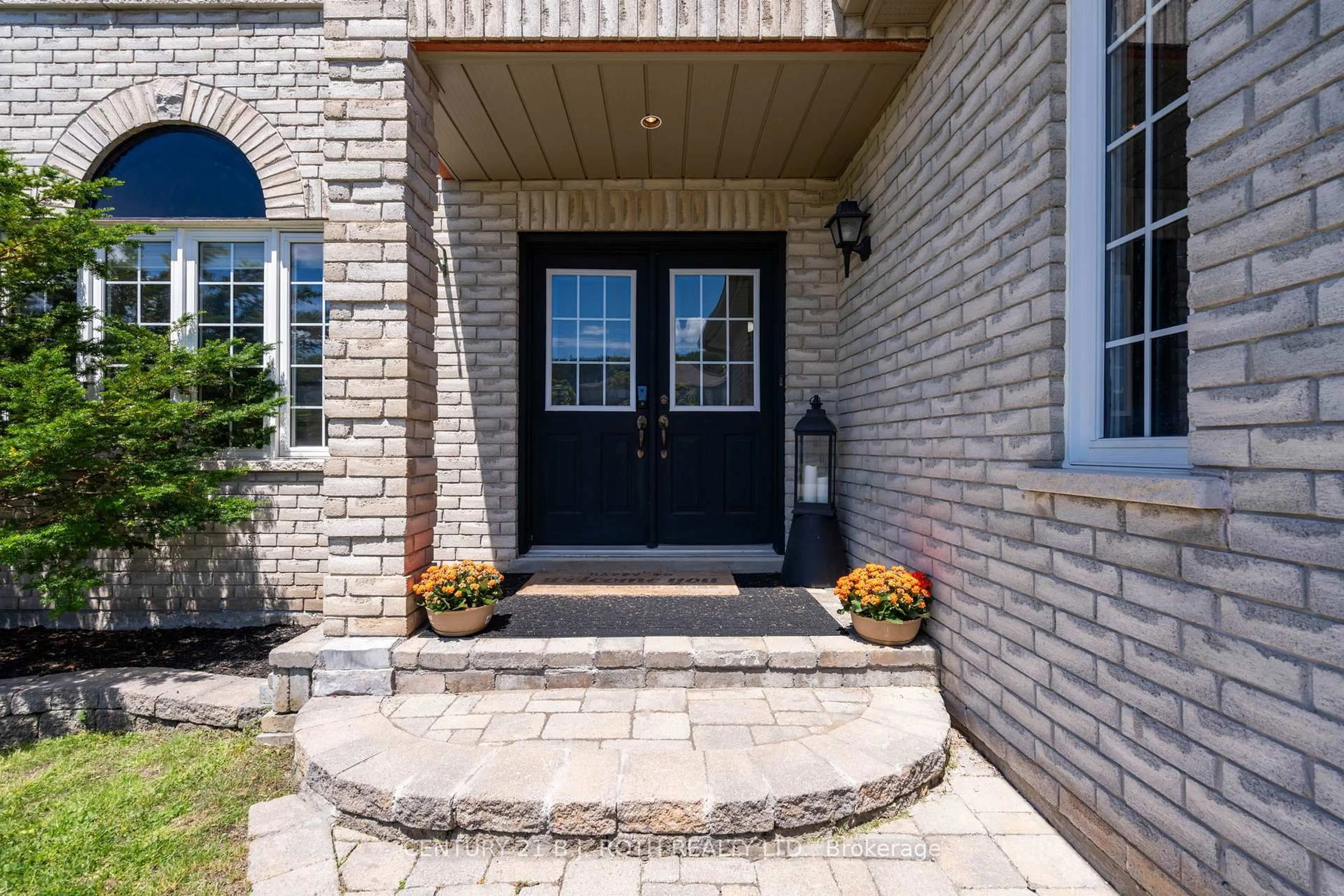 Home with brick exterior material, street for 22 Silvercreek Cres, Barrie Ontario L4N 1S7