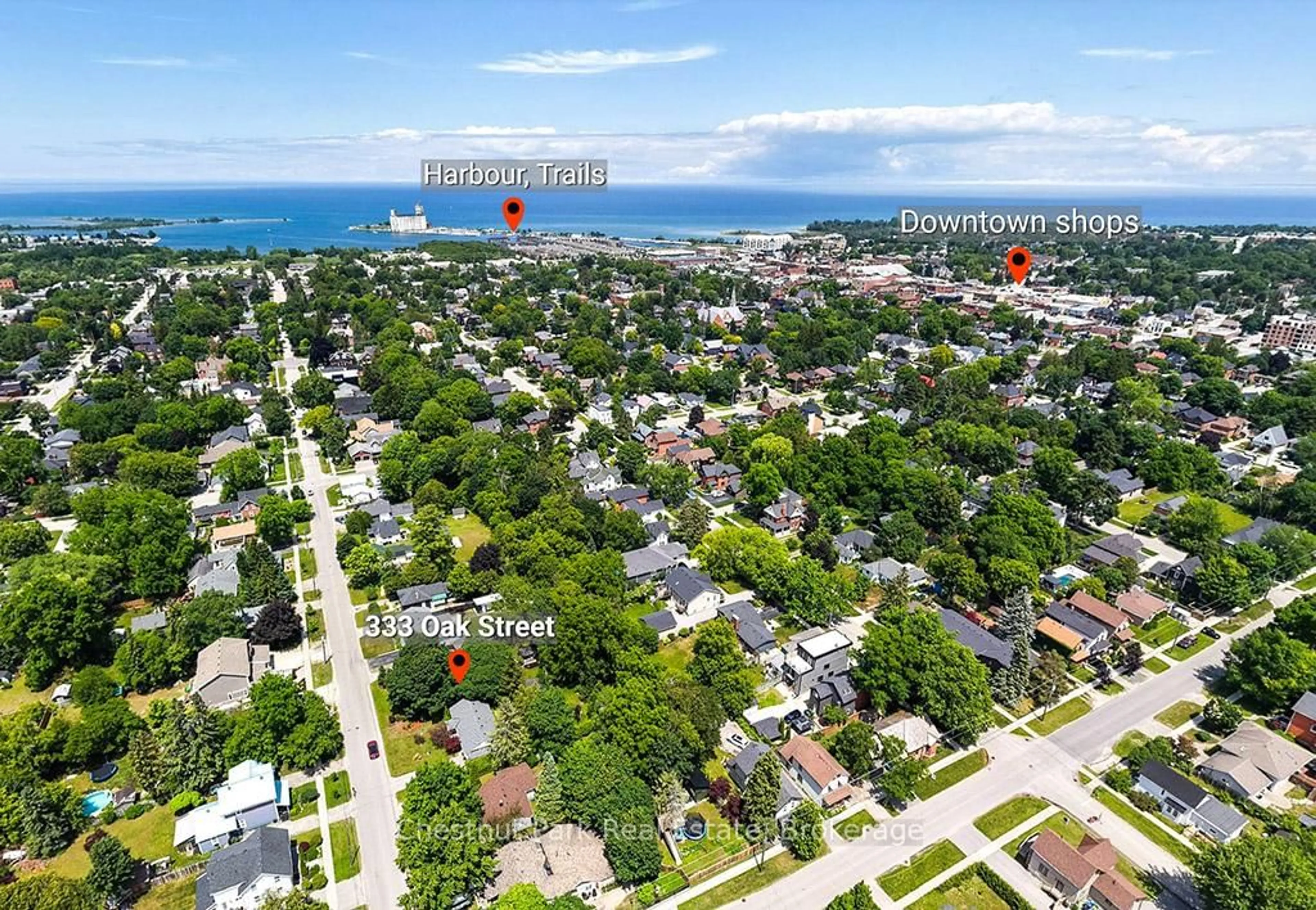 A pic from outside/outdoor area/front of a property/back of a property/a pic from drone, street for 333 Oak St, Collingwood Ontario L9Y 2Y4