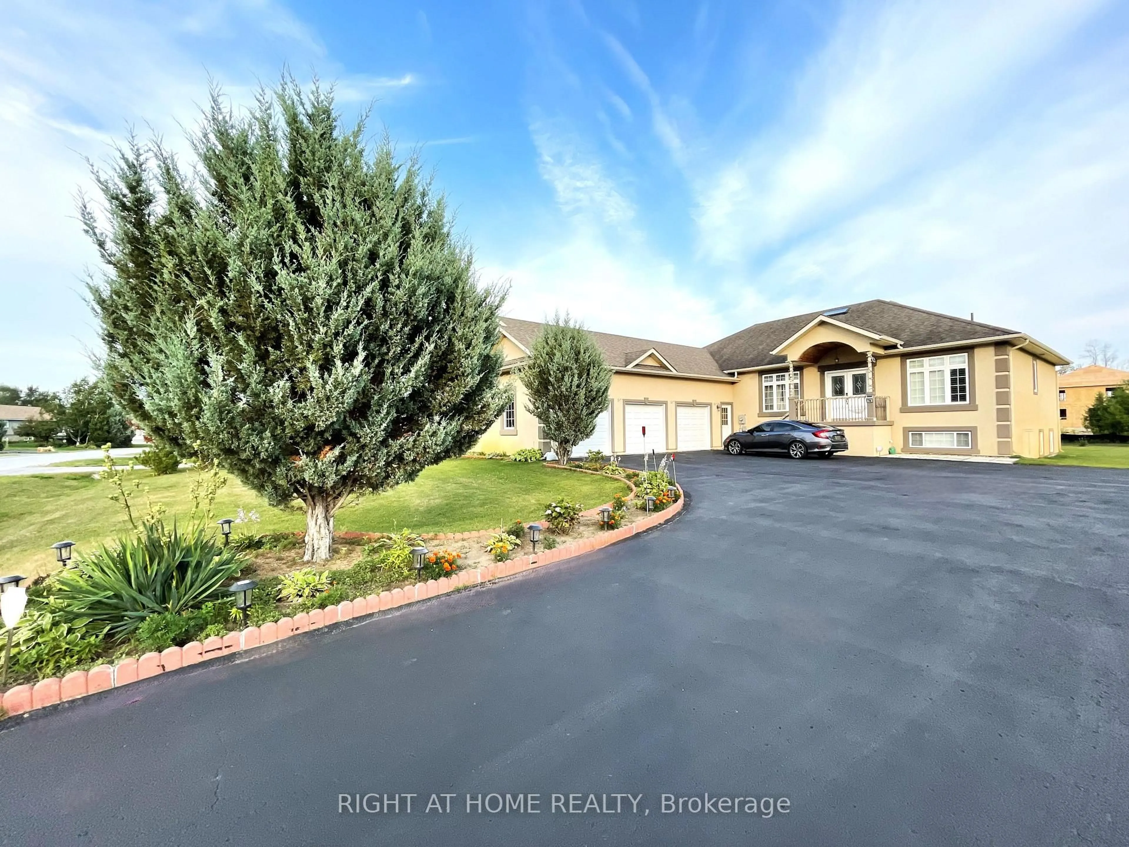 A pic from outside/outdoor area/front of a property/back of a property/a pic from drone, unknown for 16 WASAGA SANDS Dr, Wasaga Beach Ontario L9Z 1J6