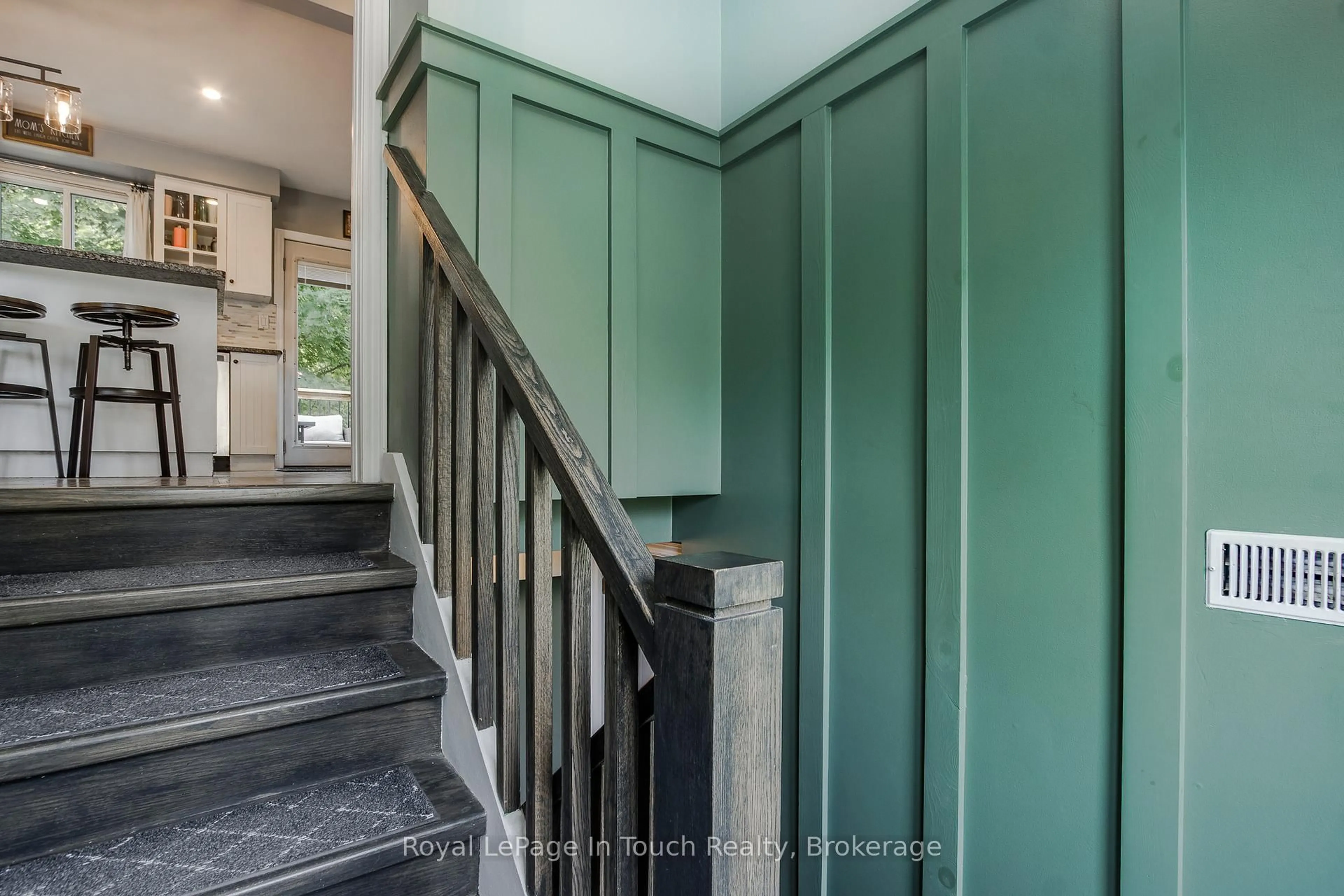 Stairs for 457 Hayes St, Tay Ontario L0K 1R0
