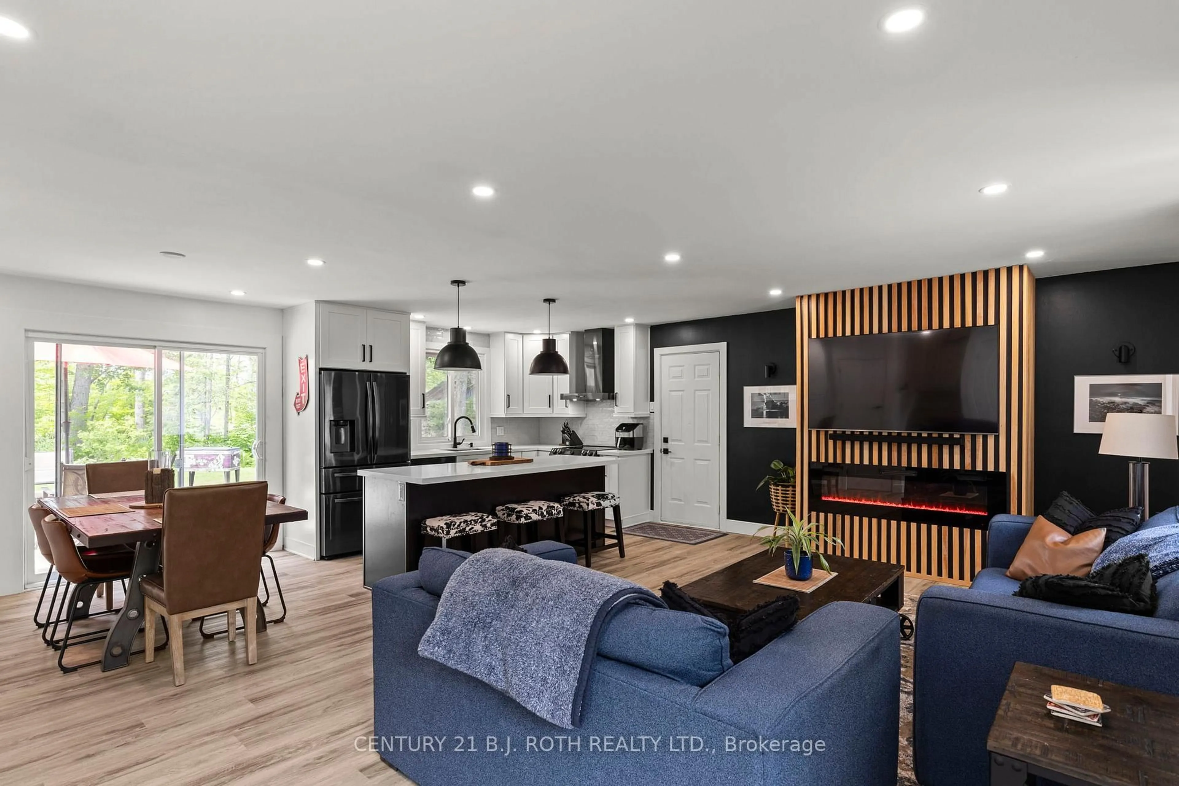 Open concept kitchen, unknown for 3542 Shadow Creek Rd, Severn Ontario L3V 0V8