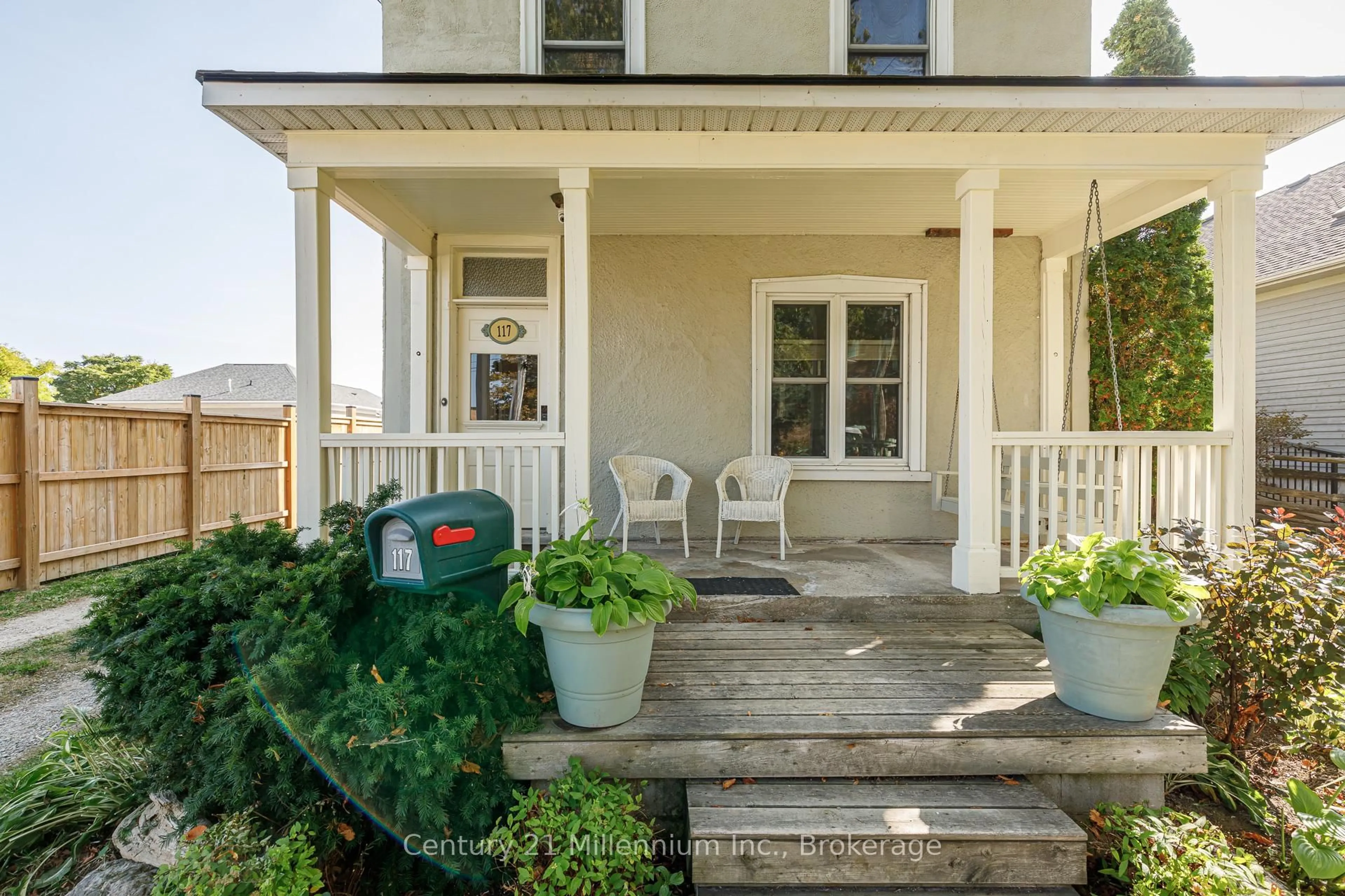 Patio, street for 117 Elm St, Collingwood Ontario L9Y 3J3