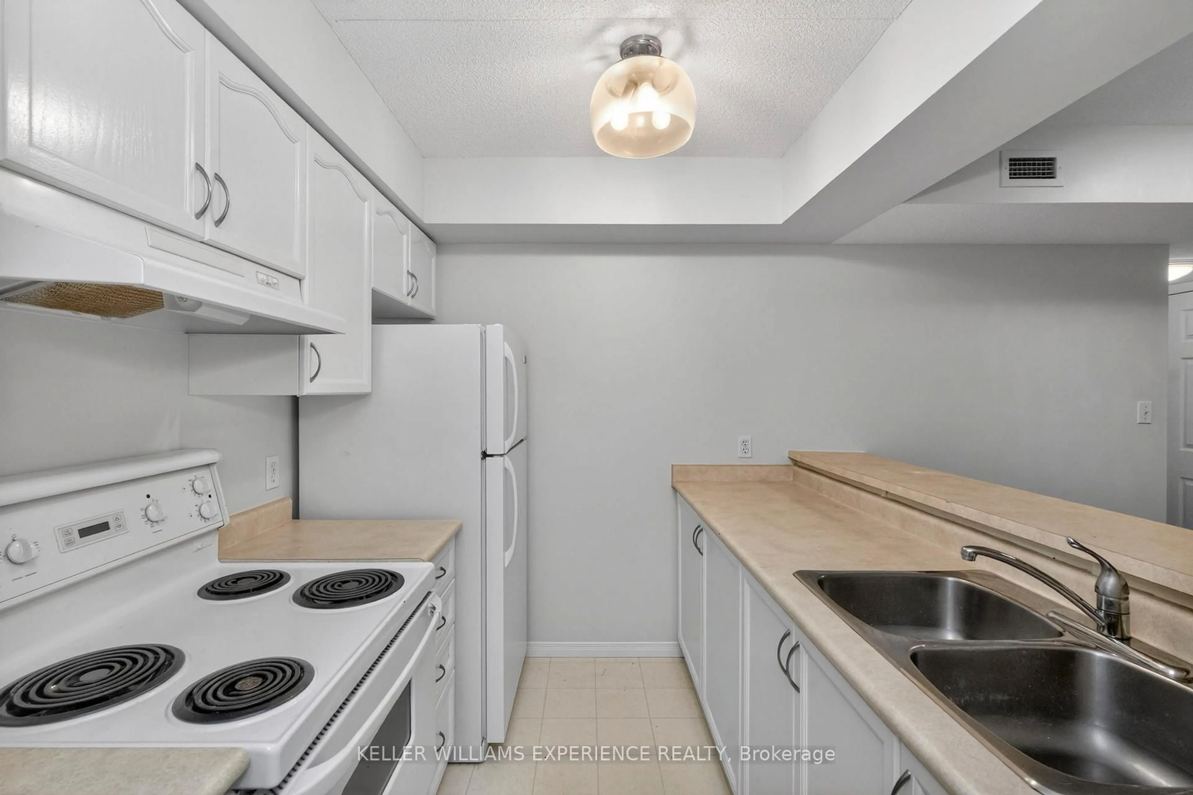 Standard kitchen, unknown for 107 Bond St #208, Orillia Ontario L3V 1J7