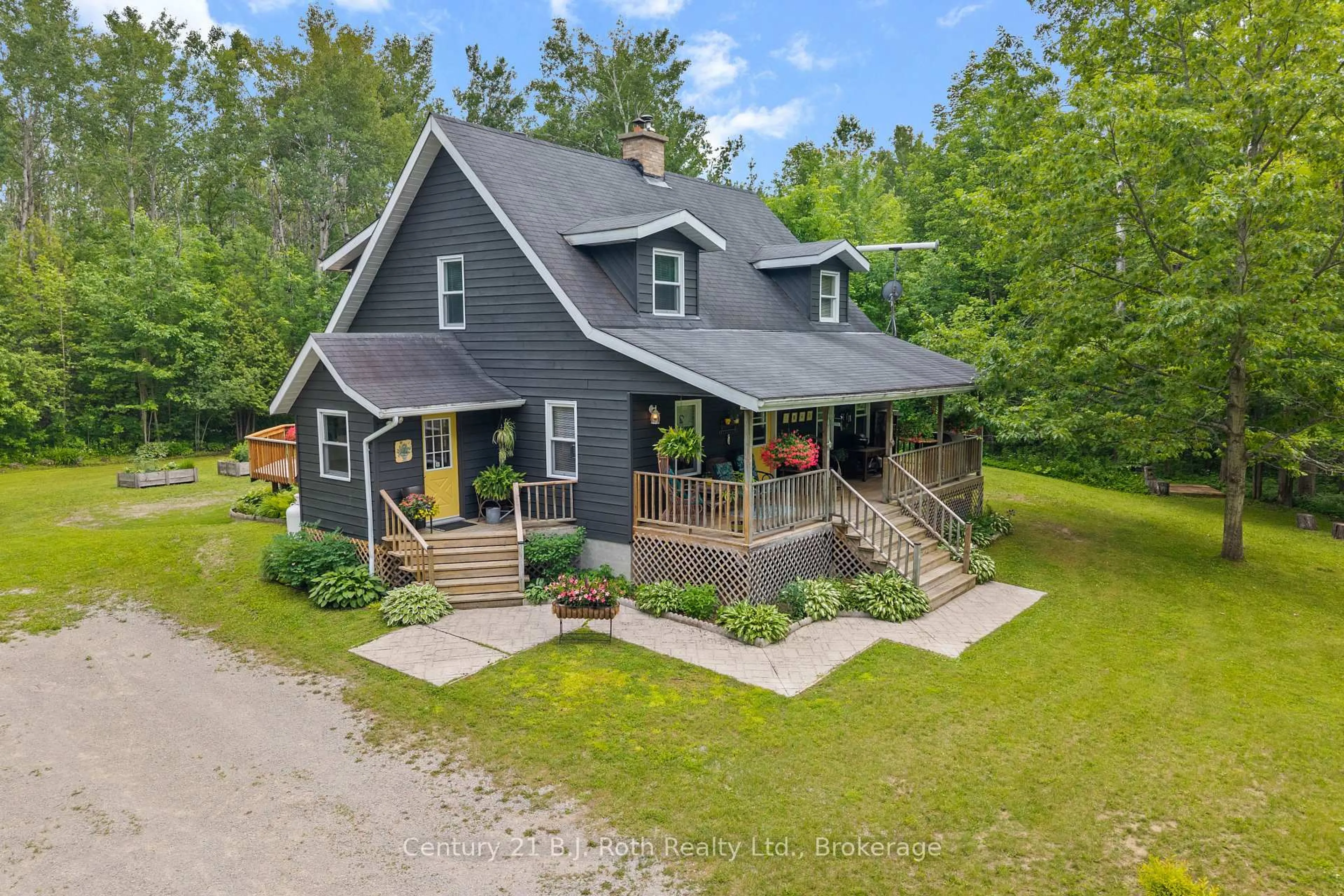 A pic from outside/outdoor area/front of a property/back of a property/a pic from drone, unknown for 3147 Dalton Crt, Tay Ontario L0K 2C0