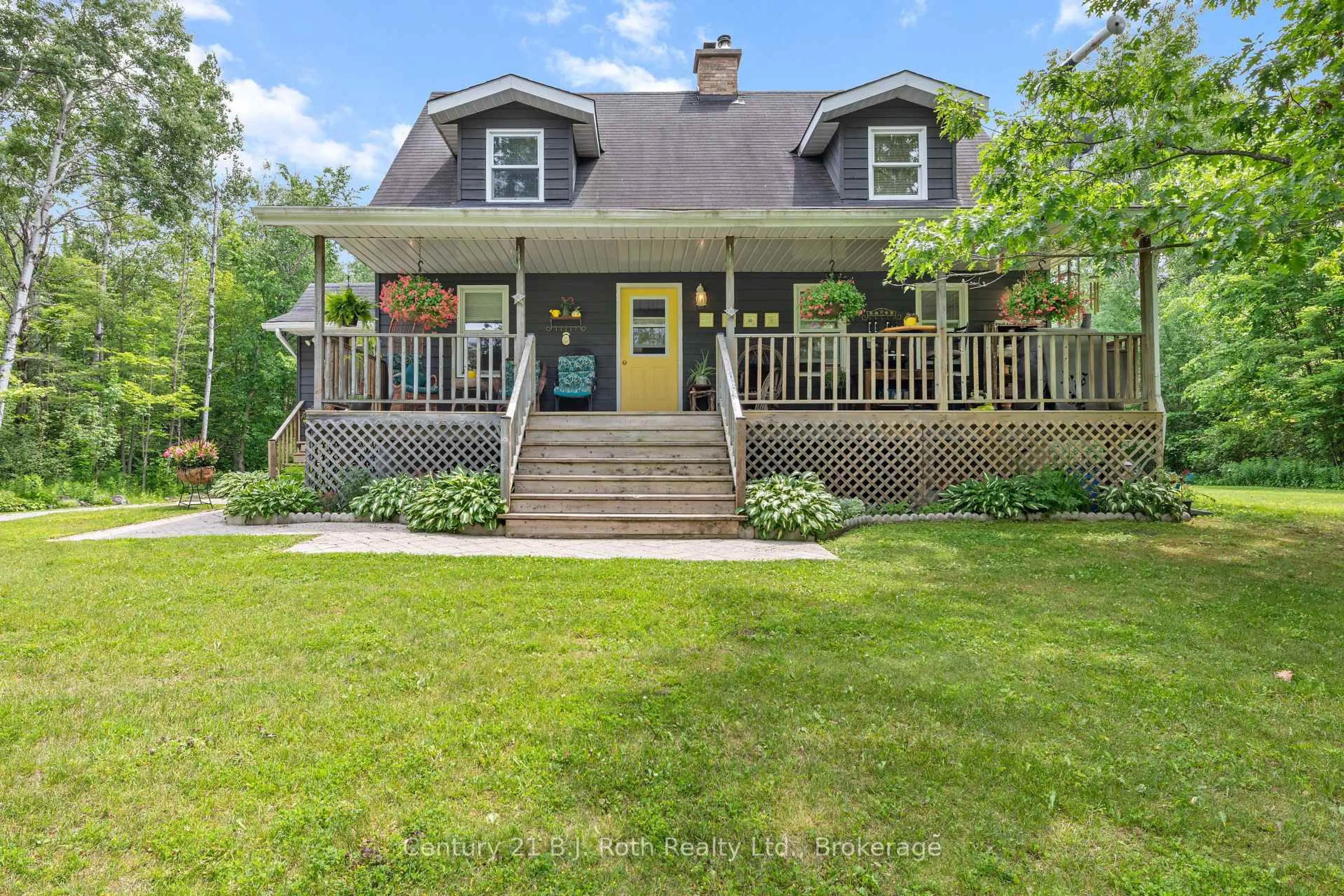 Home with vinyl exterior material, street for 3147 Dalton Crt, Tay Ontario L0K 2C0