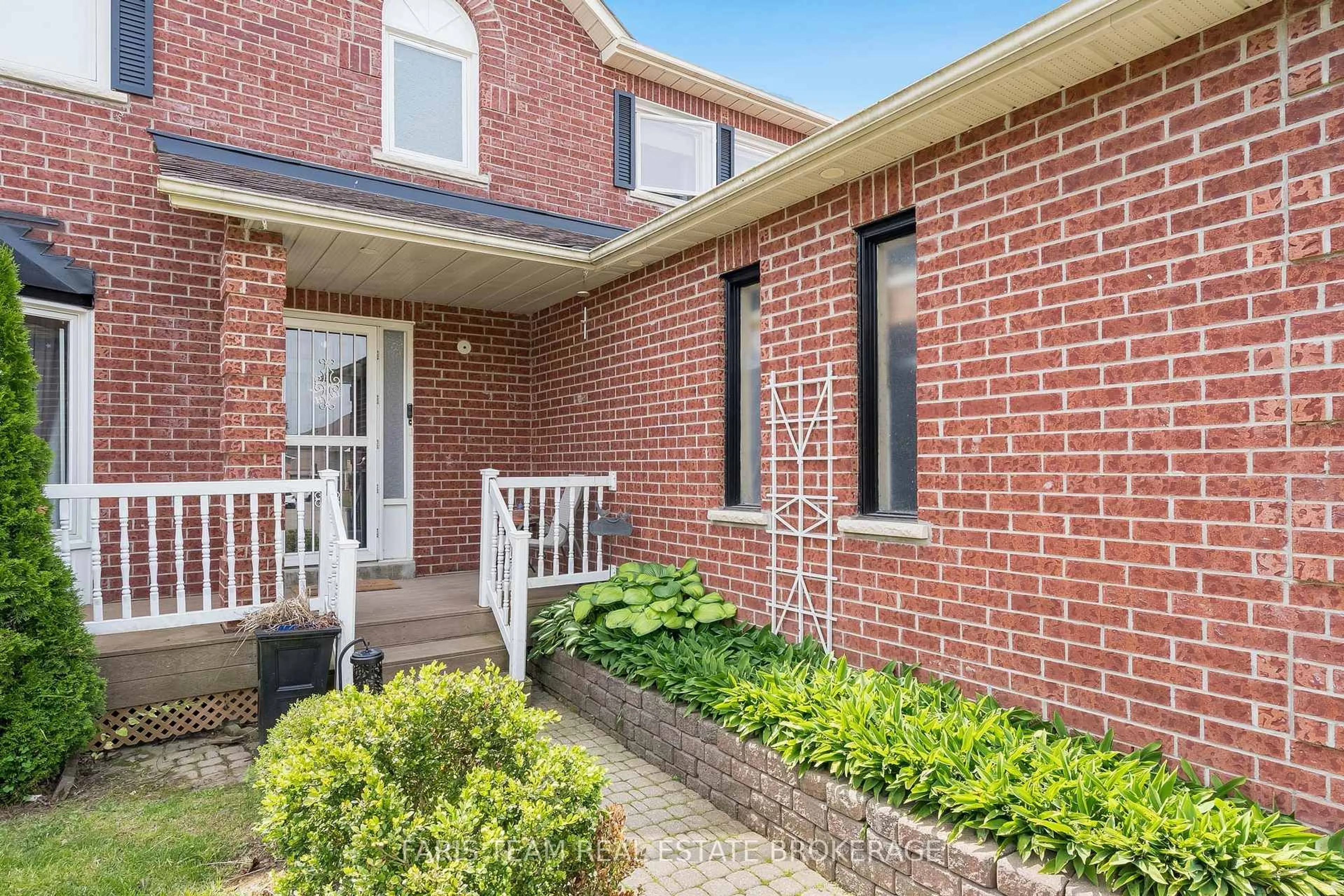 Home with brick exterior material, street for 24 Shortreed Crt, Barrie Ontario L4N 7H8