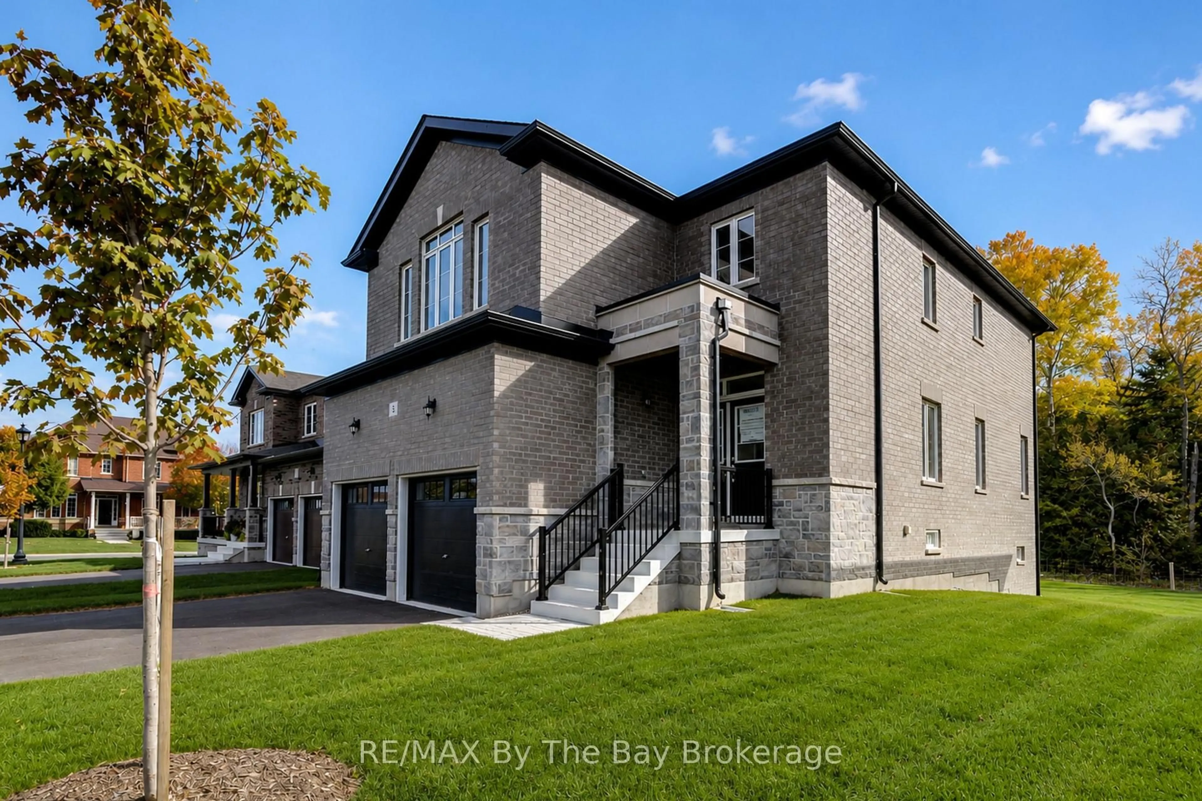 Home with brick exterior material, building for 3 Misty Ridge Rd, Wasaga Beach Ontario L9Z 0R8