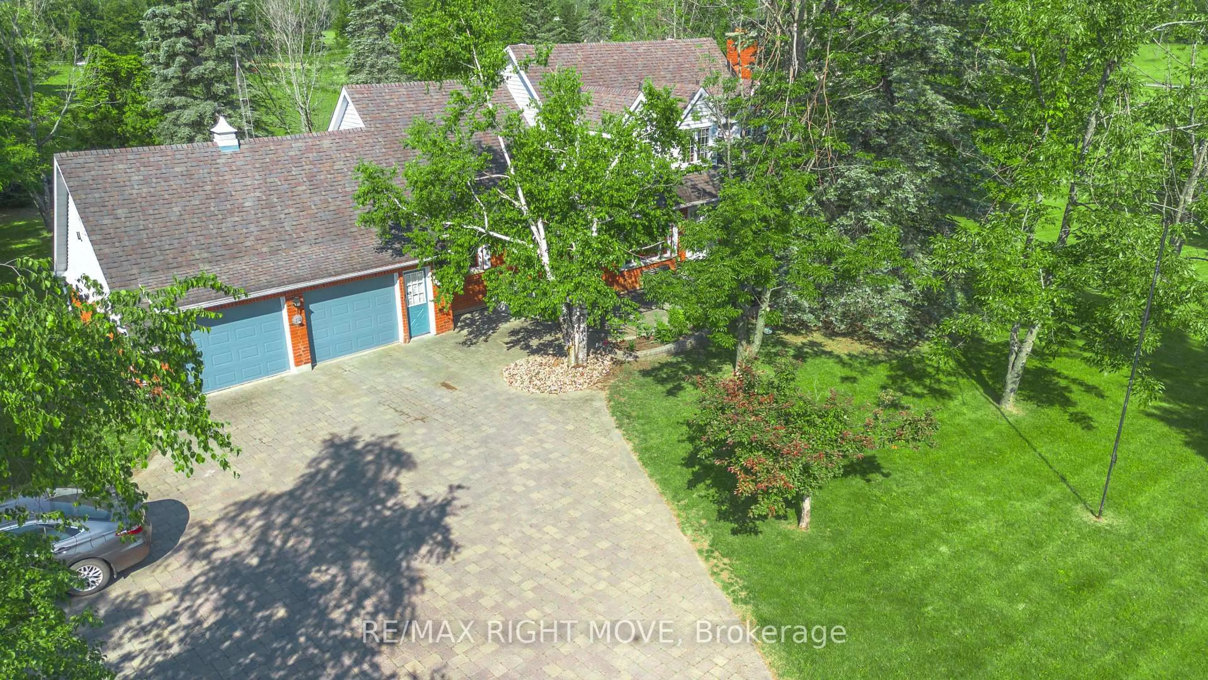 A pic from outside/outdoor area/front of a property/back of a property/a pic from drone, unknown for 9992 Hwy 12 Highway, Oro-Medonte Ontario L0K 1E0