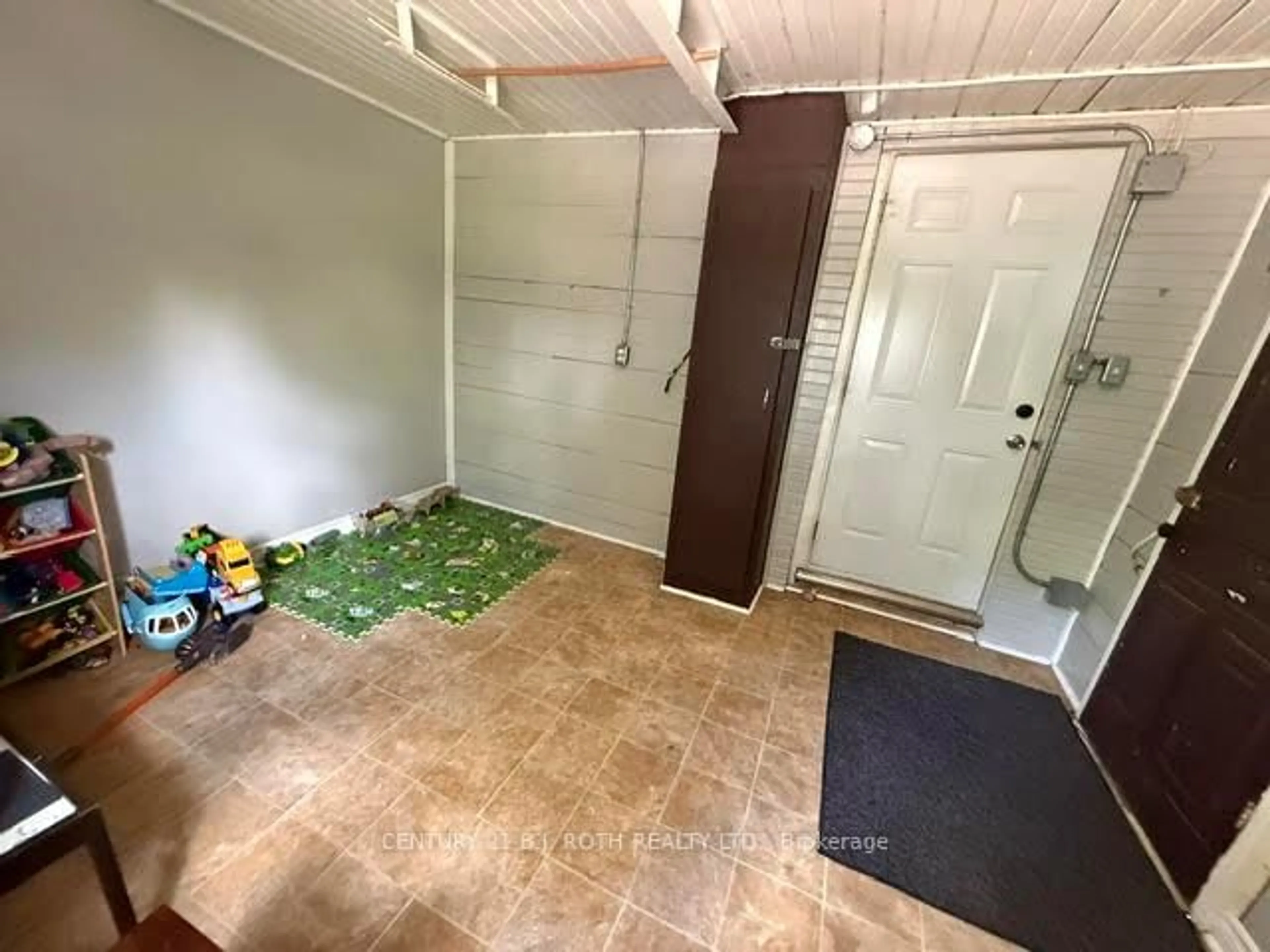 Unknown for 28 Caroline St, Barrie Ontario L4N 2S3