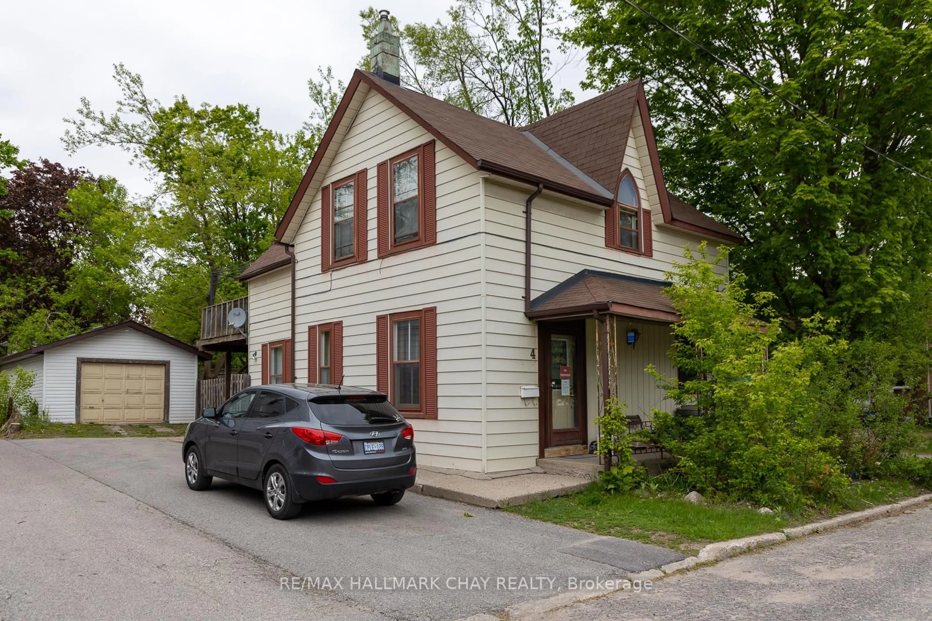 Unknown for 4 East St, Barrie Ontario L4M 2N4