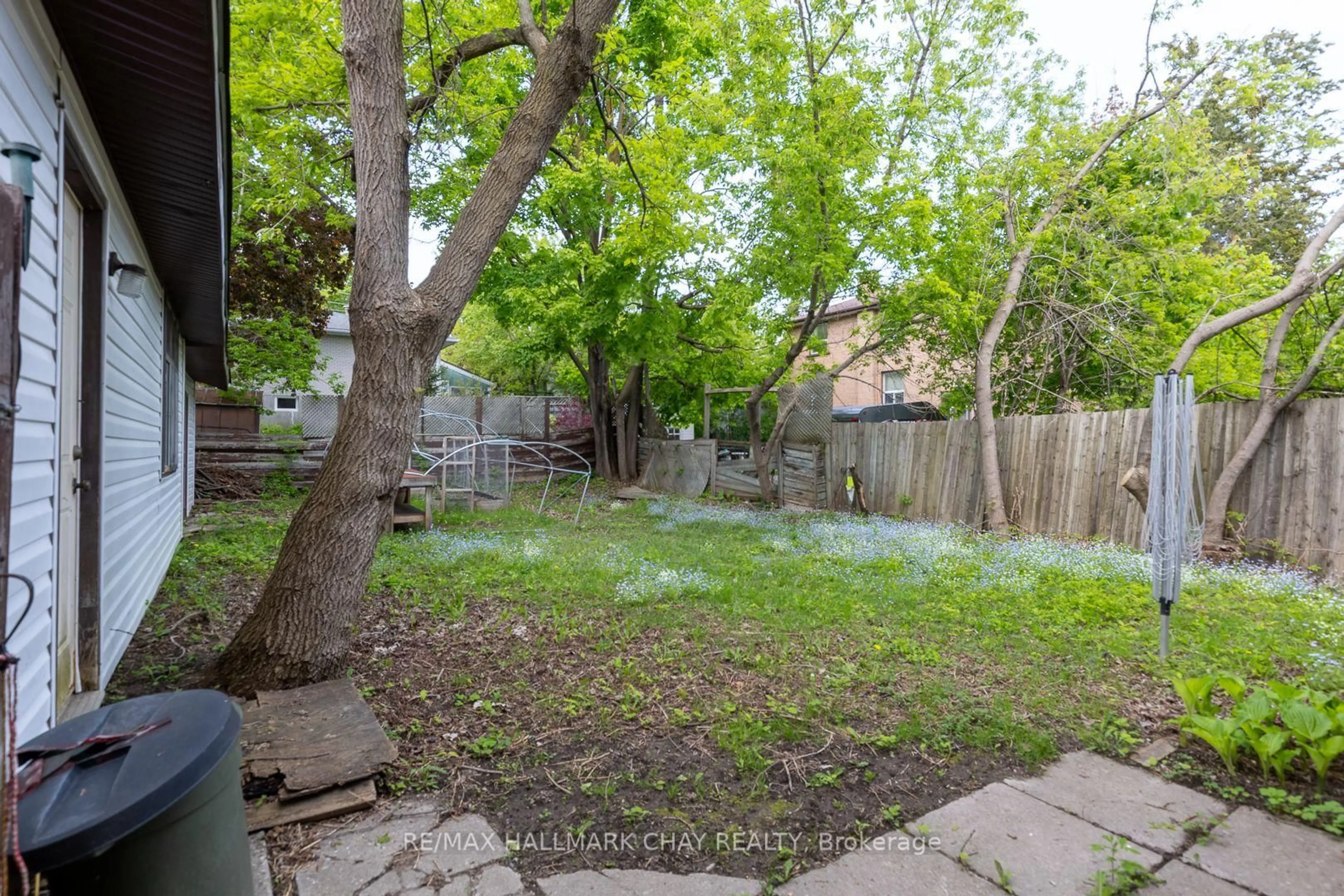 Patio, street for 4 East St, Barrie Ontario L4M 2N4