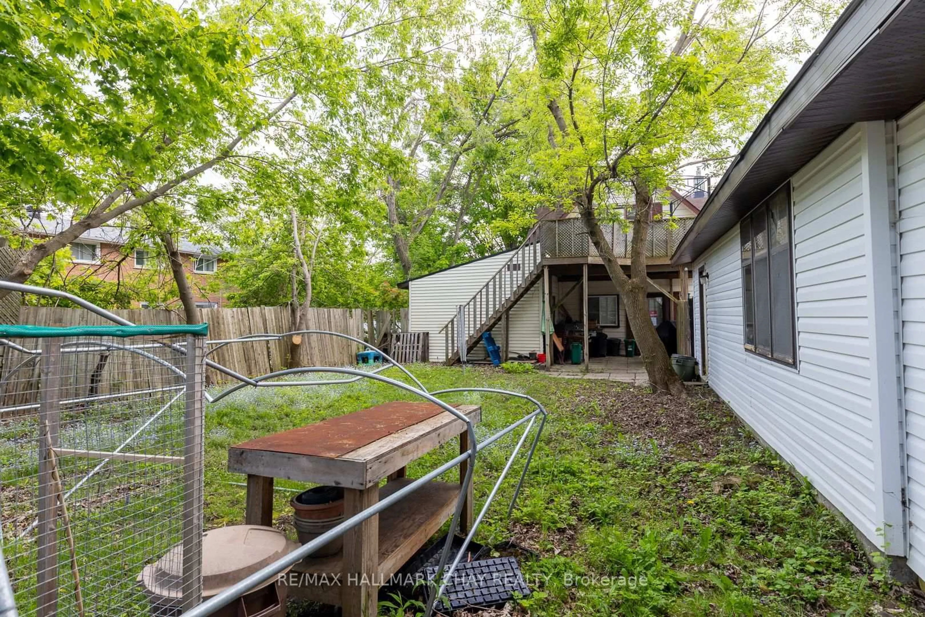 Patio, street for 4 East St, Barrie Ontario L4M 2N4