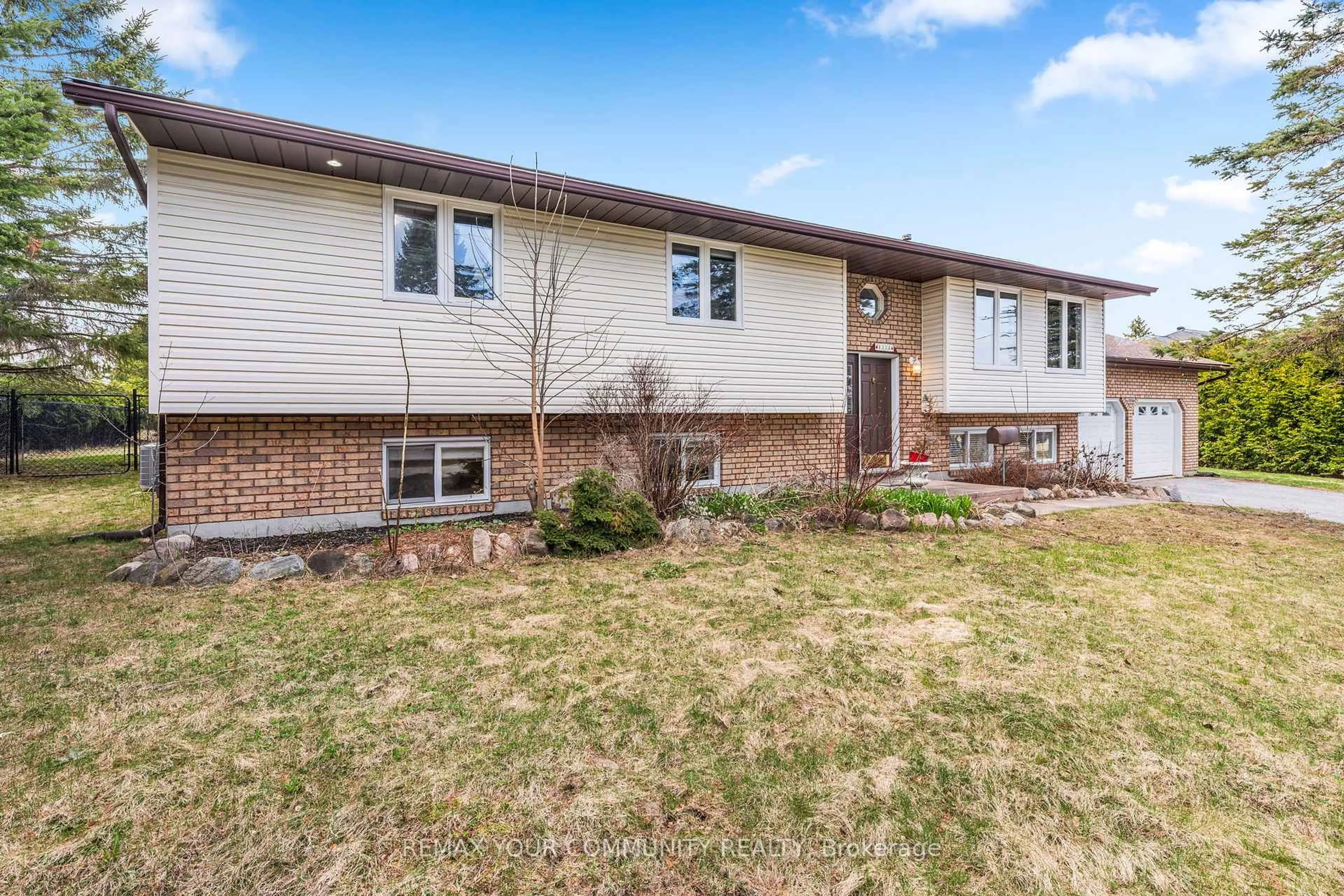 Home with brick exterior material, street for 1114- Marcellus Dr, Midland Ontario L4R 5J1
