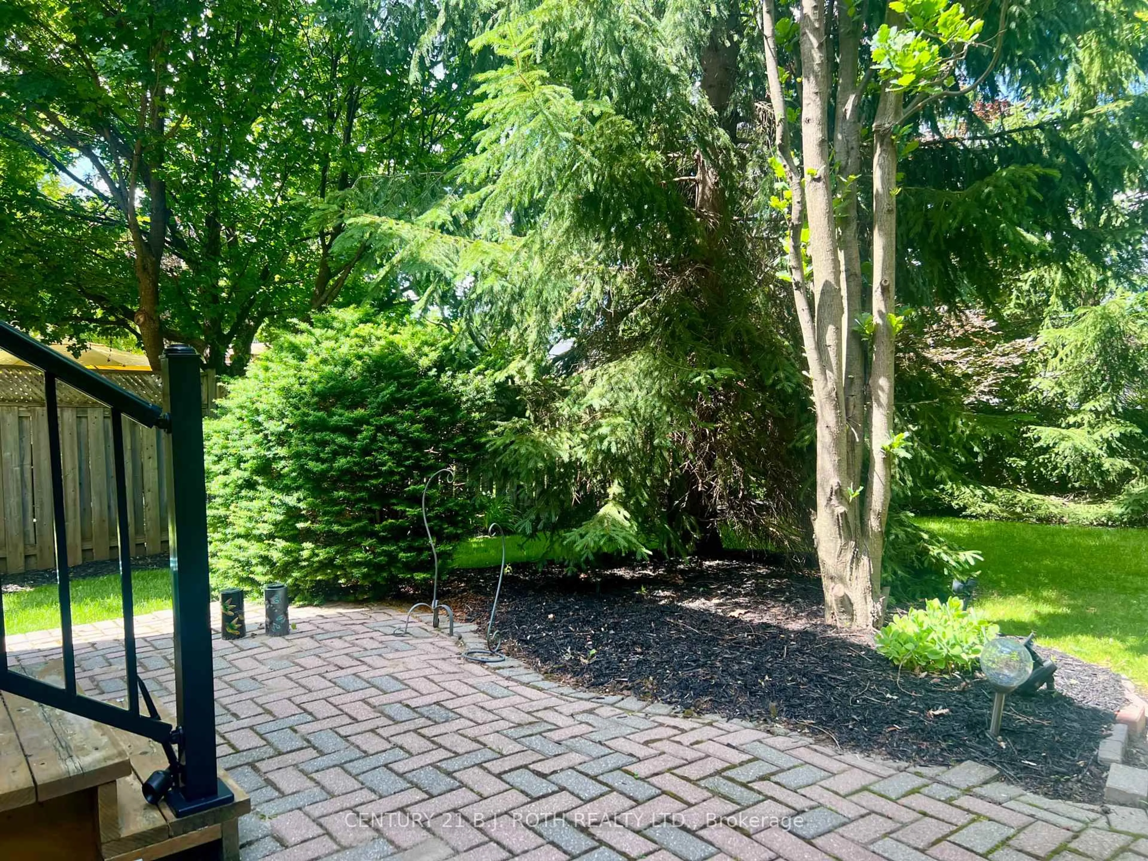 Patio, forest/trees view for 47 Looker Dr, Barrie Ontario L4N 7V3
