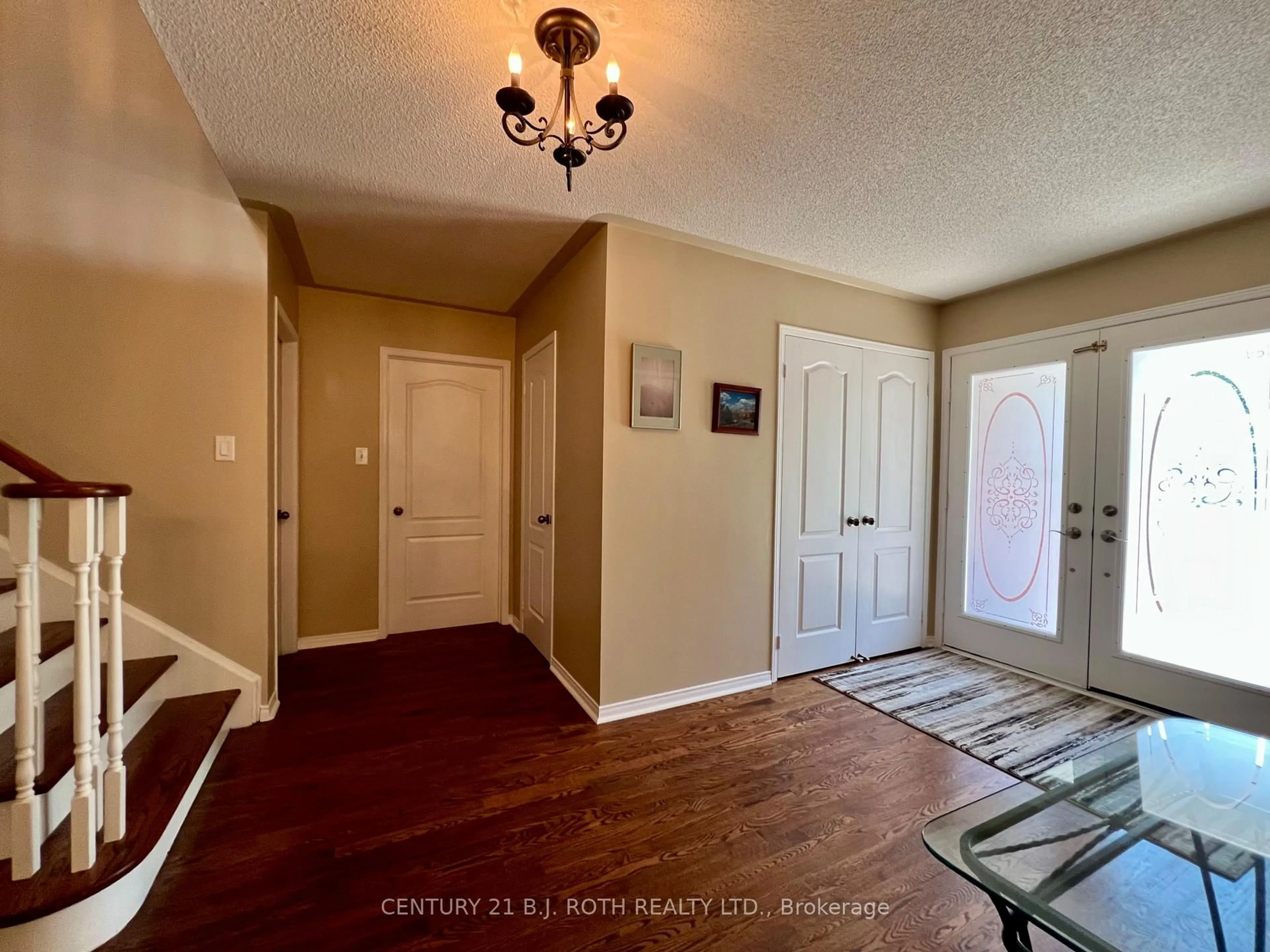 Indoor entryway for 47 Looker Dr, Barrie Ontario L4N 7V3