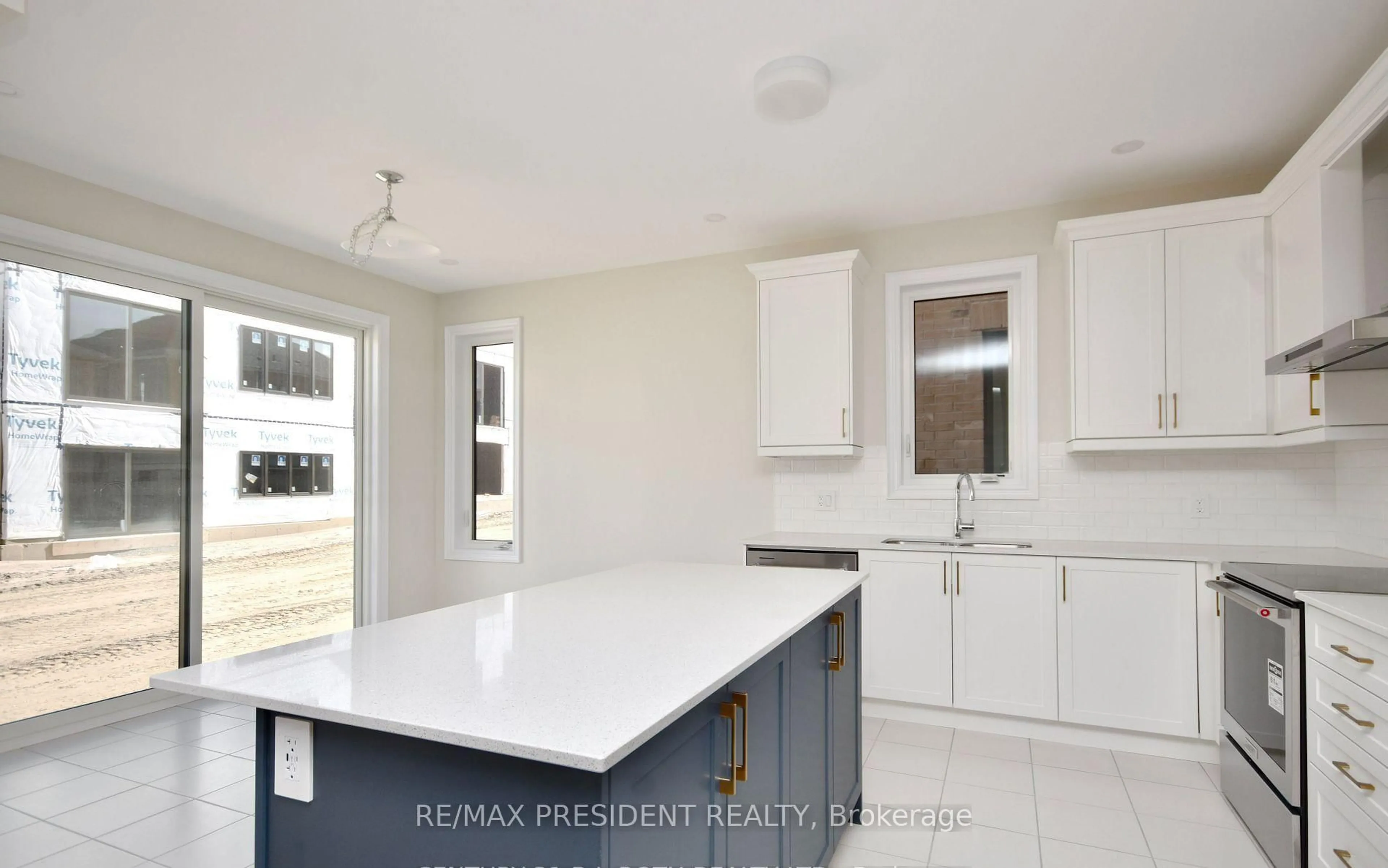 Open concept kitchen, unknown for 85 Bearberry Rd, Springwater Ontario L0L 1Y3