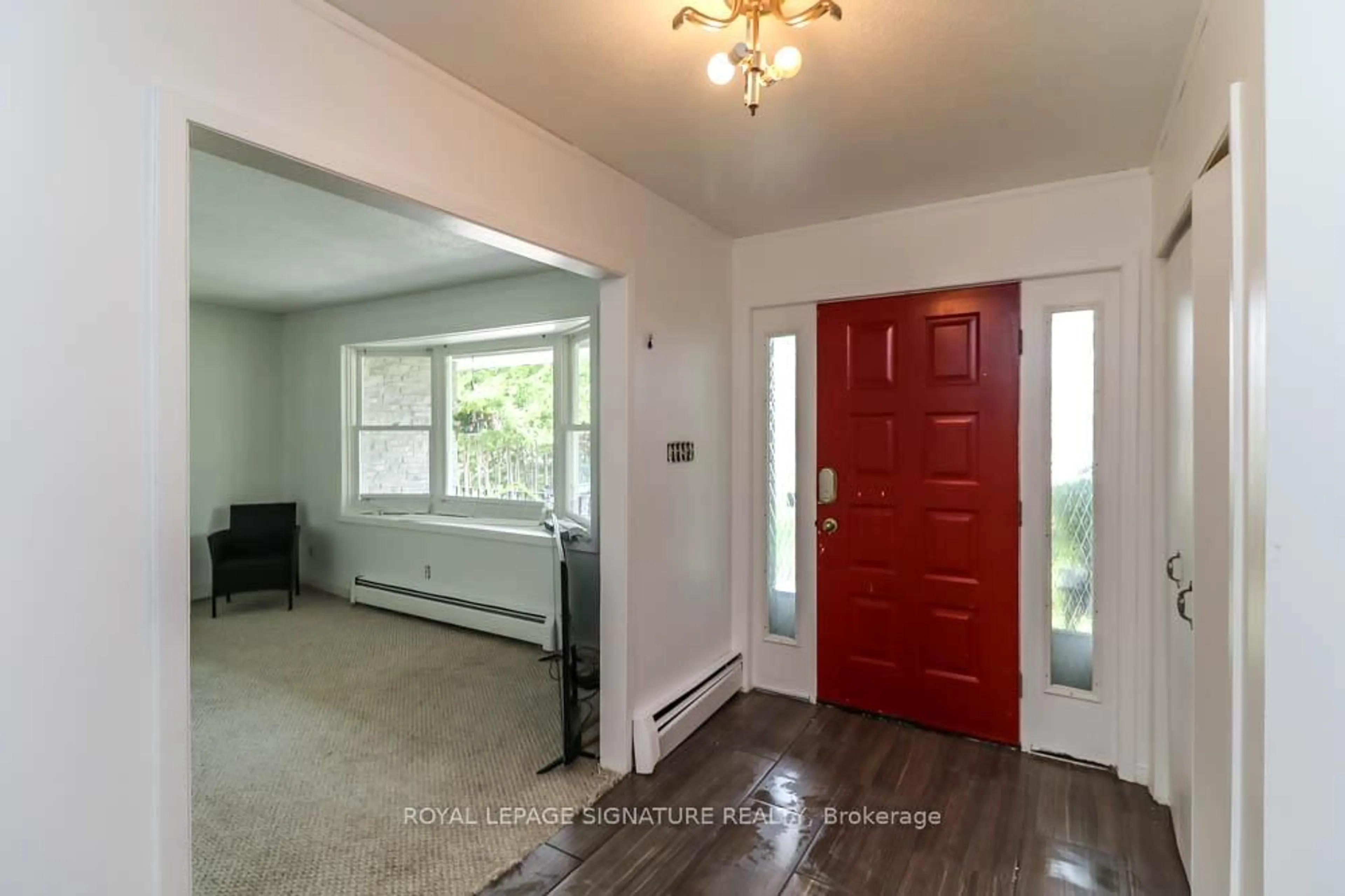 Indoor entryway for 1729 Mosley St, Wasaga Beach Ontario L9Z 1Z8