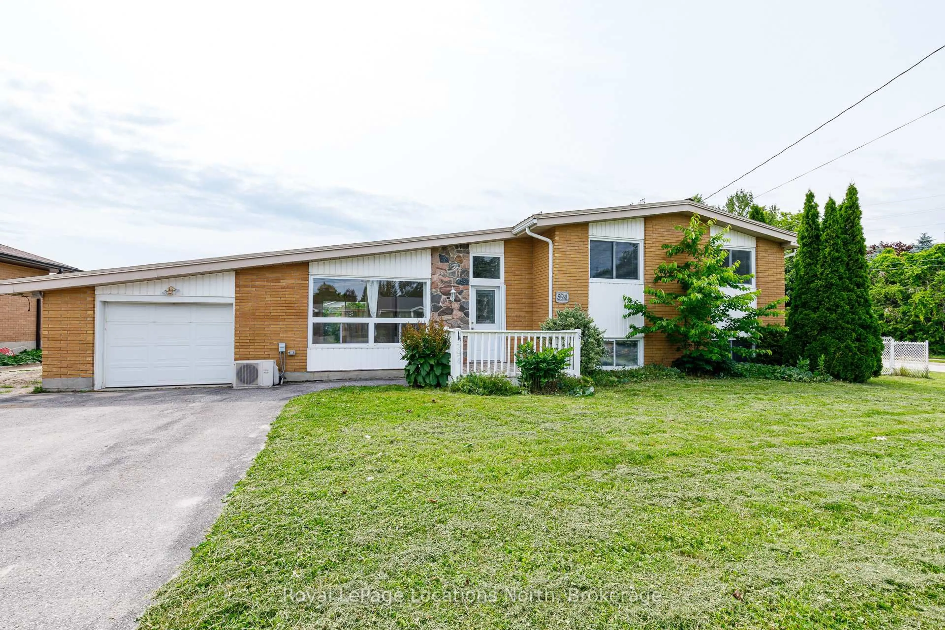 Unknown for 594 Oak St, Collingwood Ontario L9Y 2Z1