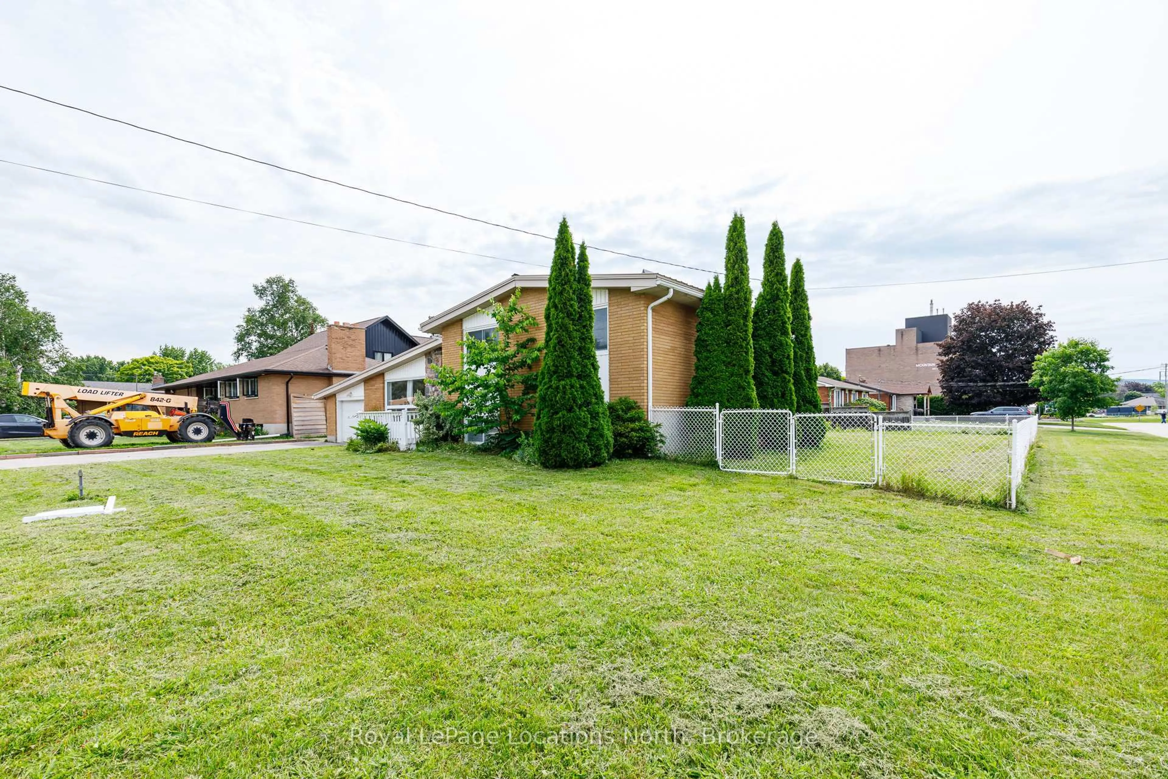 Unknown for 594 Oak St, Collingwood Ontario L9Y 2Z1