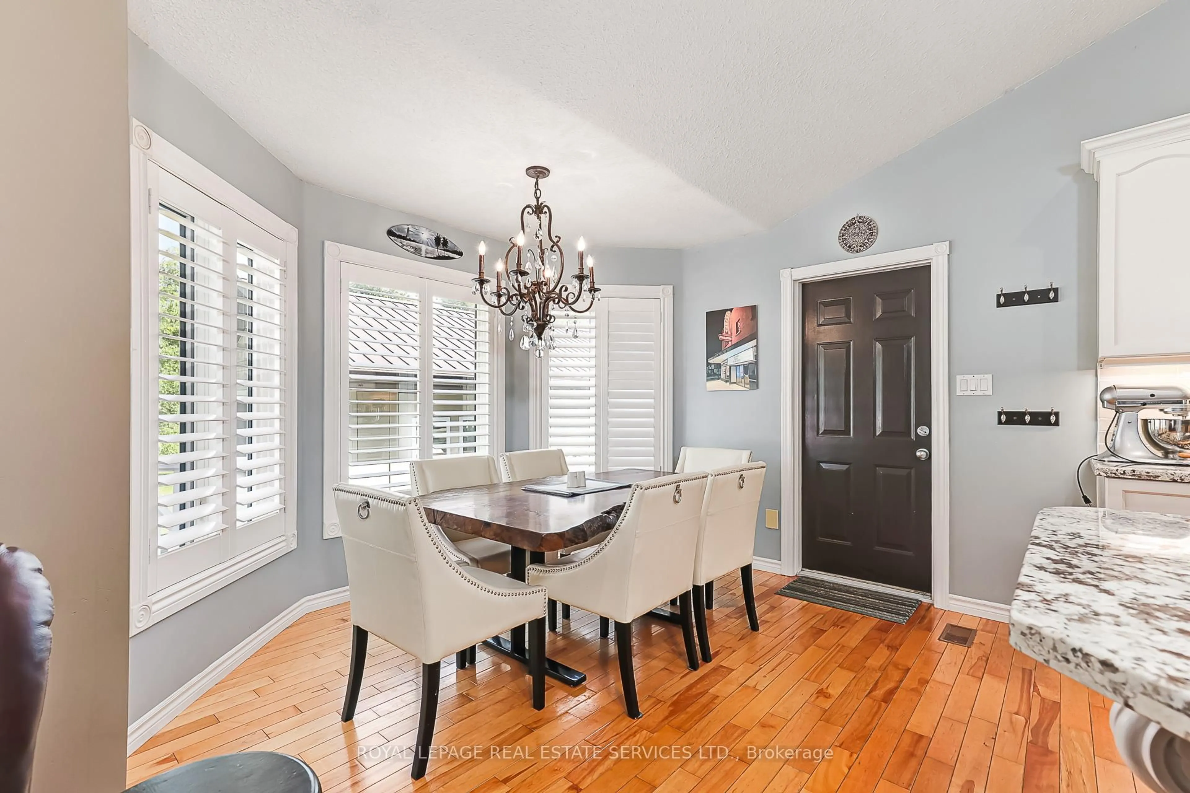Dining room, wood/laminate floor for 2 Alexandra Lane, Wasaga Beach Ontario L9Z 1N5