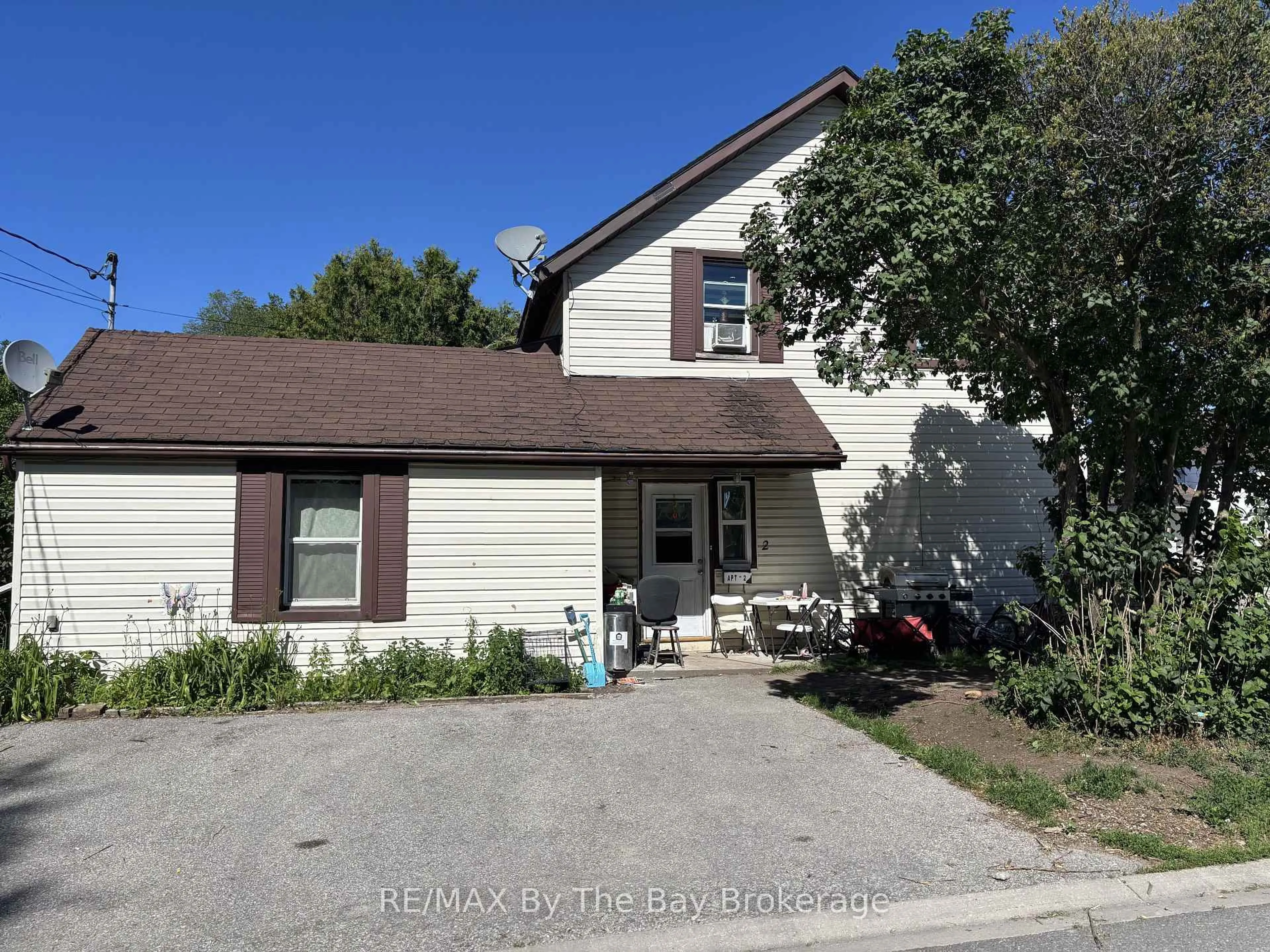 A pic from outside/outdoor area/front of a property/back of a property/a pic from drone, street for 353 Ontario St, Collingwood Ontario L9Y 1N5