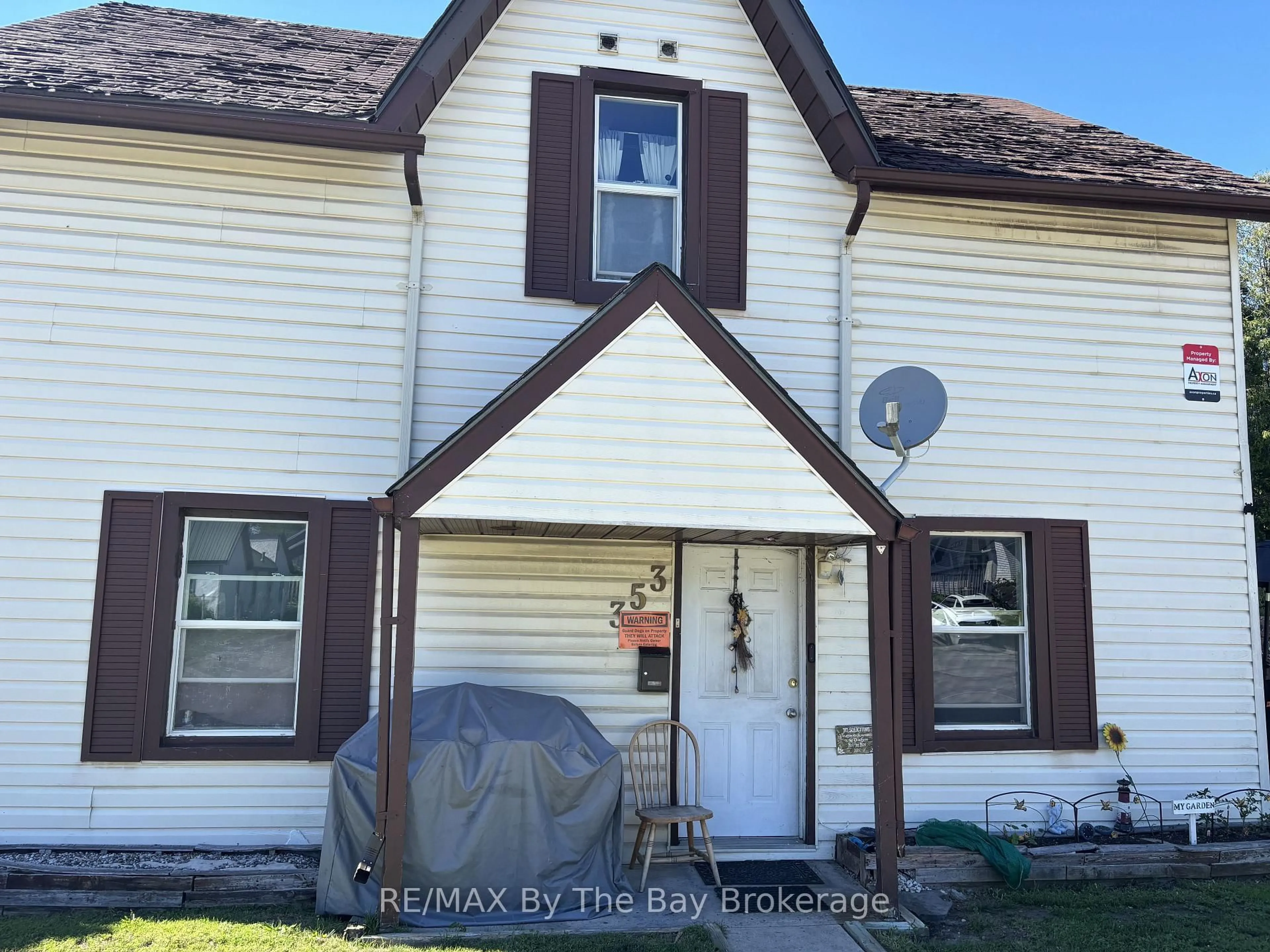 Home with vinyl exterior material, street for 353 Ontario St, Collingwood Ontario L9Y 1N5