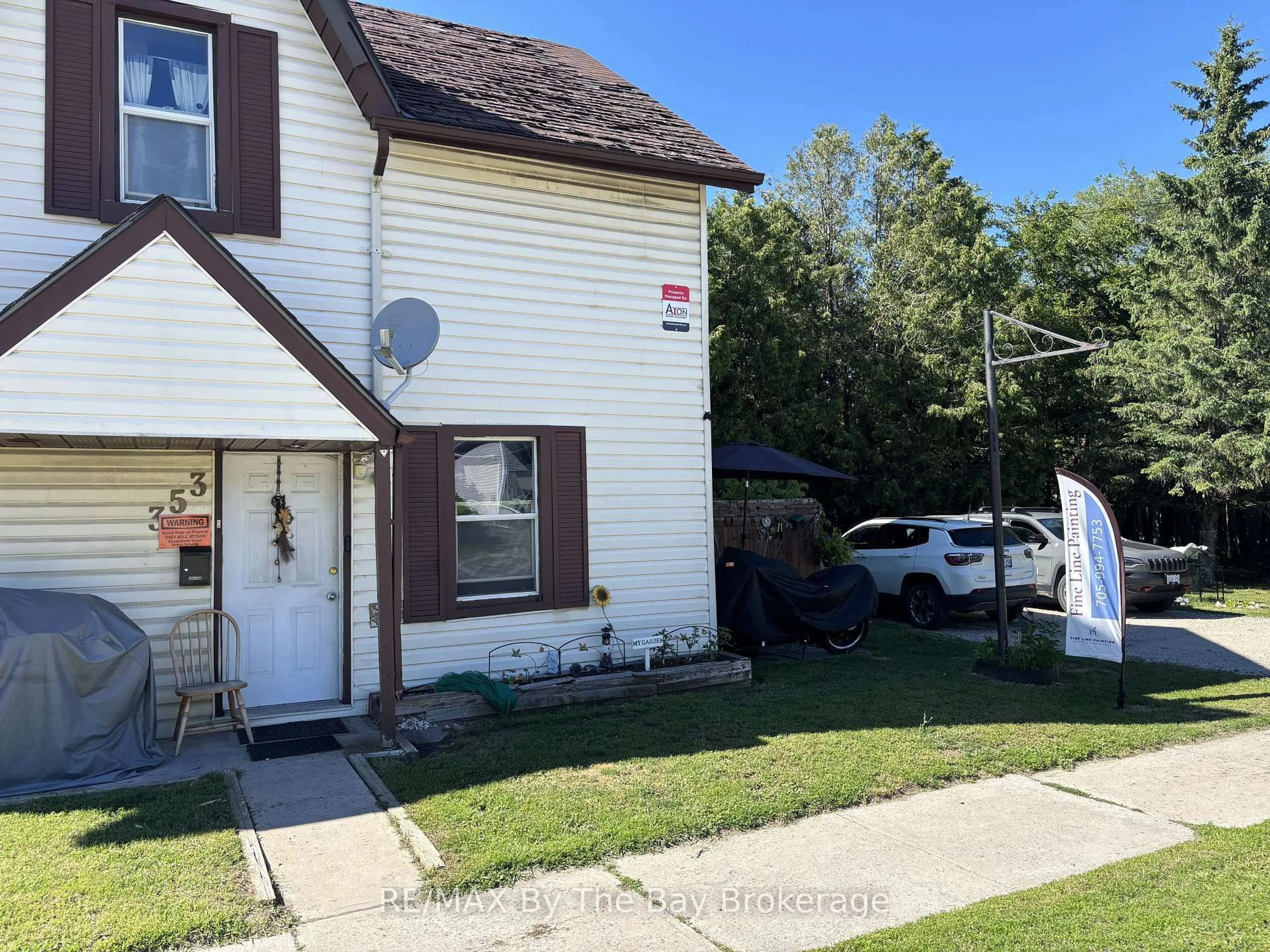 A pic from outside/outdoor area/front of a property/back of a property/a pic from drone, street for 353 Ontario St, Collingwood Ontario L9Y 1N5