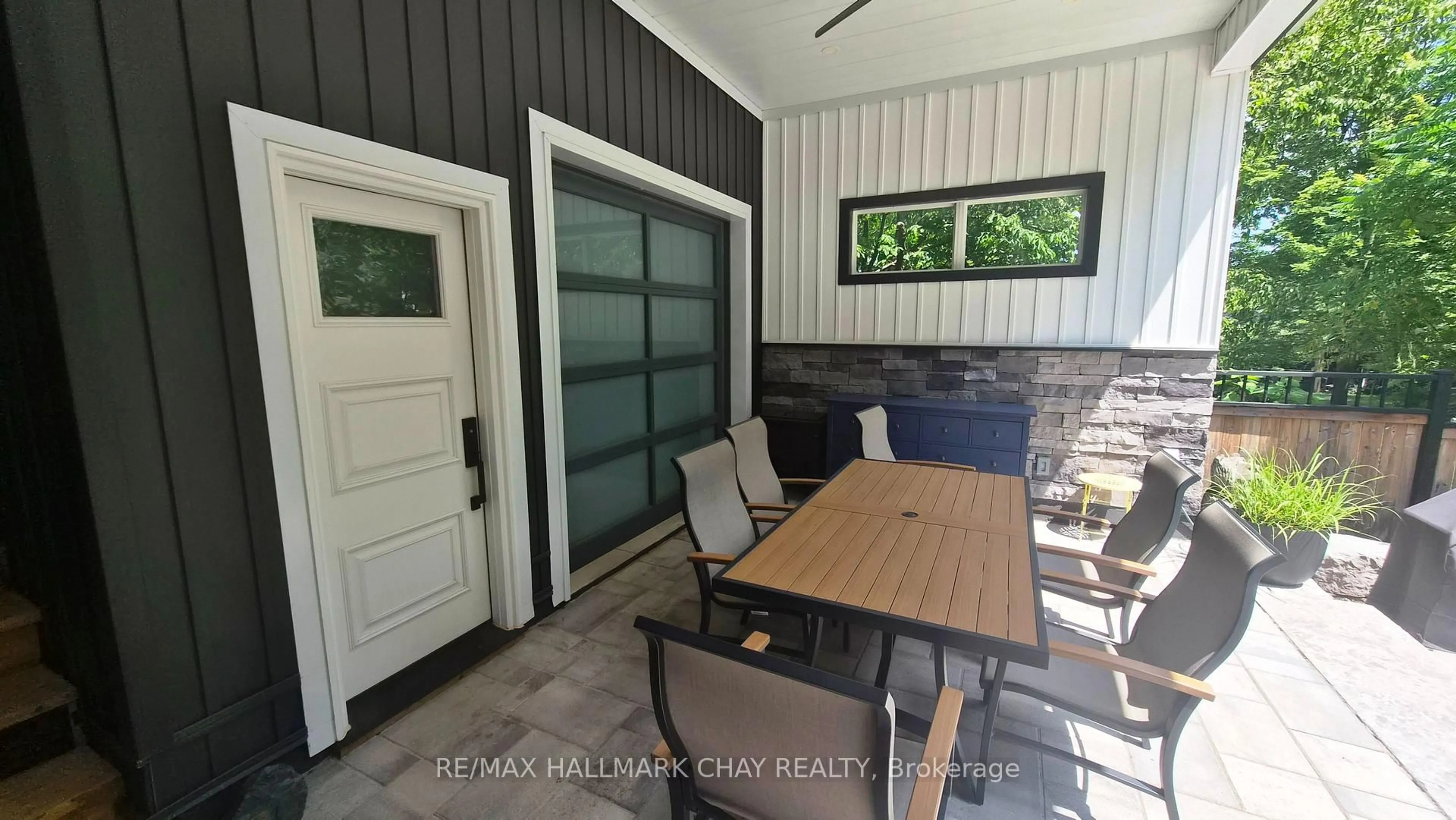 Patio, street for 17 Bowman Ave, Barrie Ontario L4M 1V1