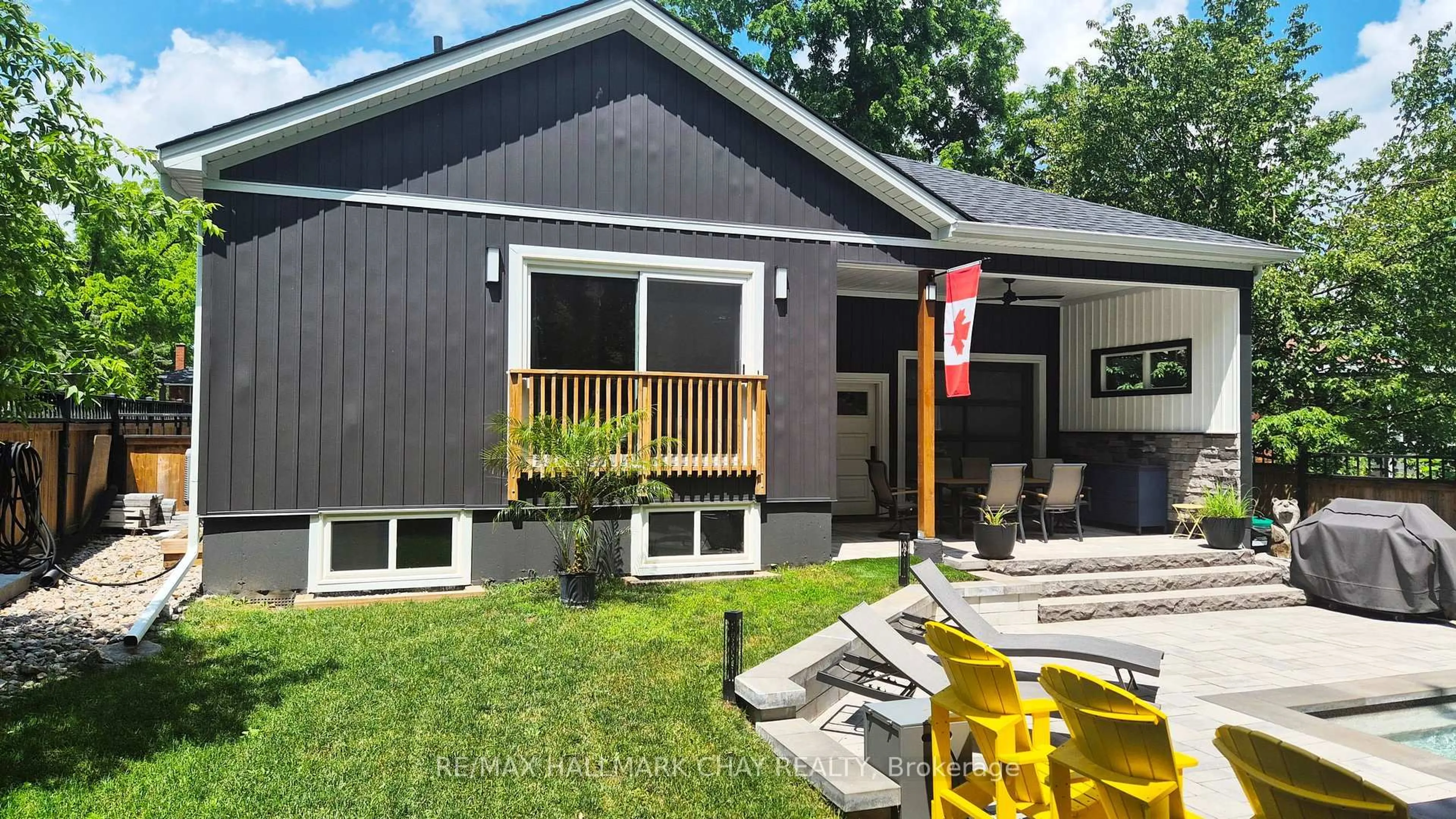 Home with vinyl exterior material, street for 17 Bowman Ave, Barrie Ontario L4M 1V1
