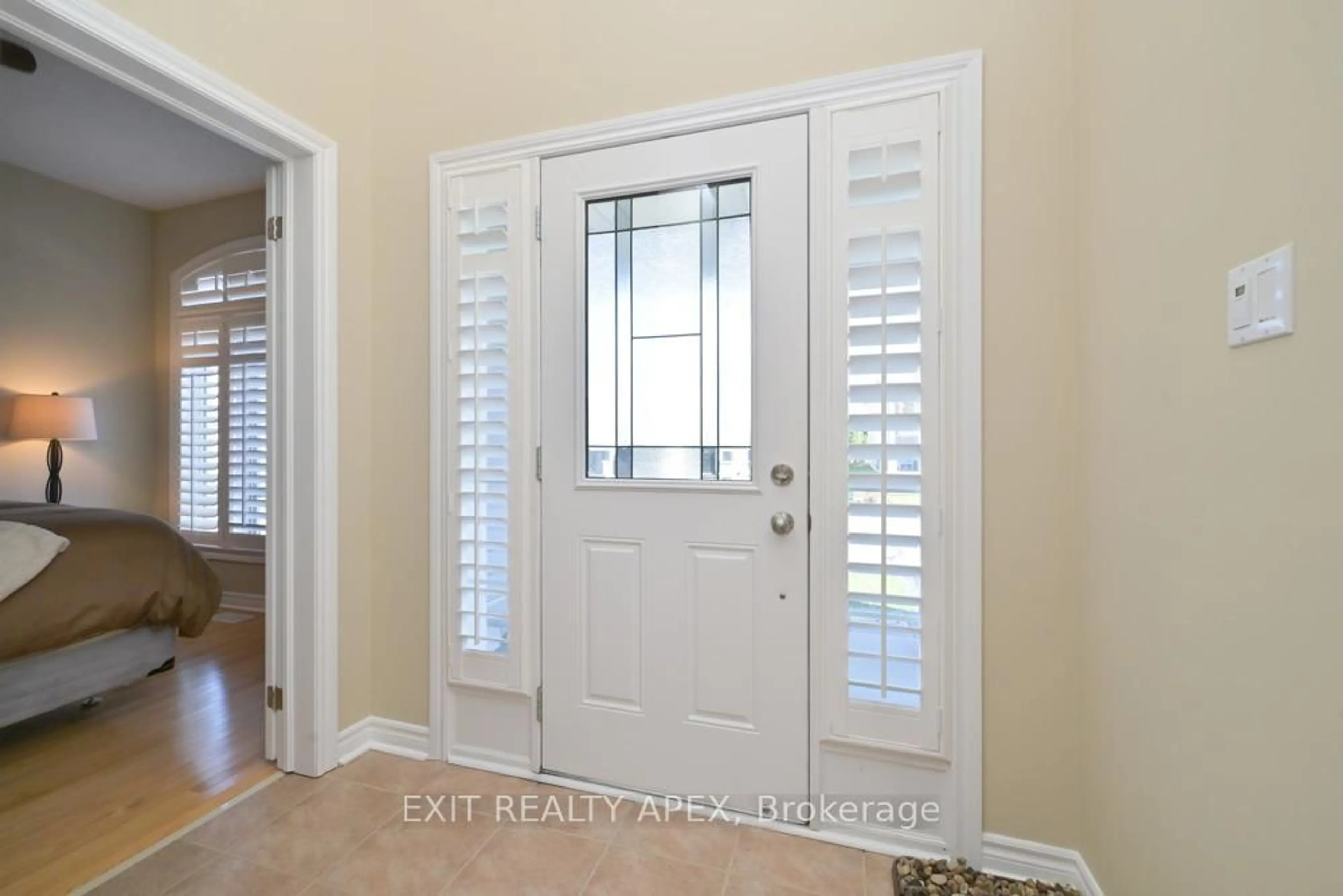Indoor entryway for 5 Canoe Road Rd, Wasaga Beach Ontario L9Z 0E9