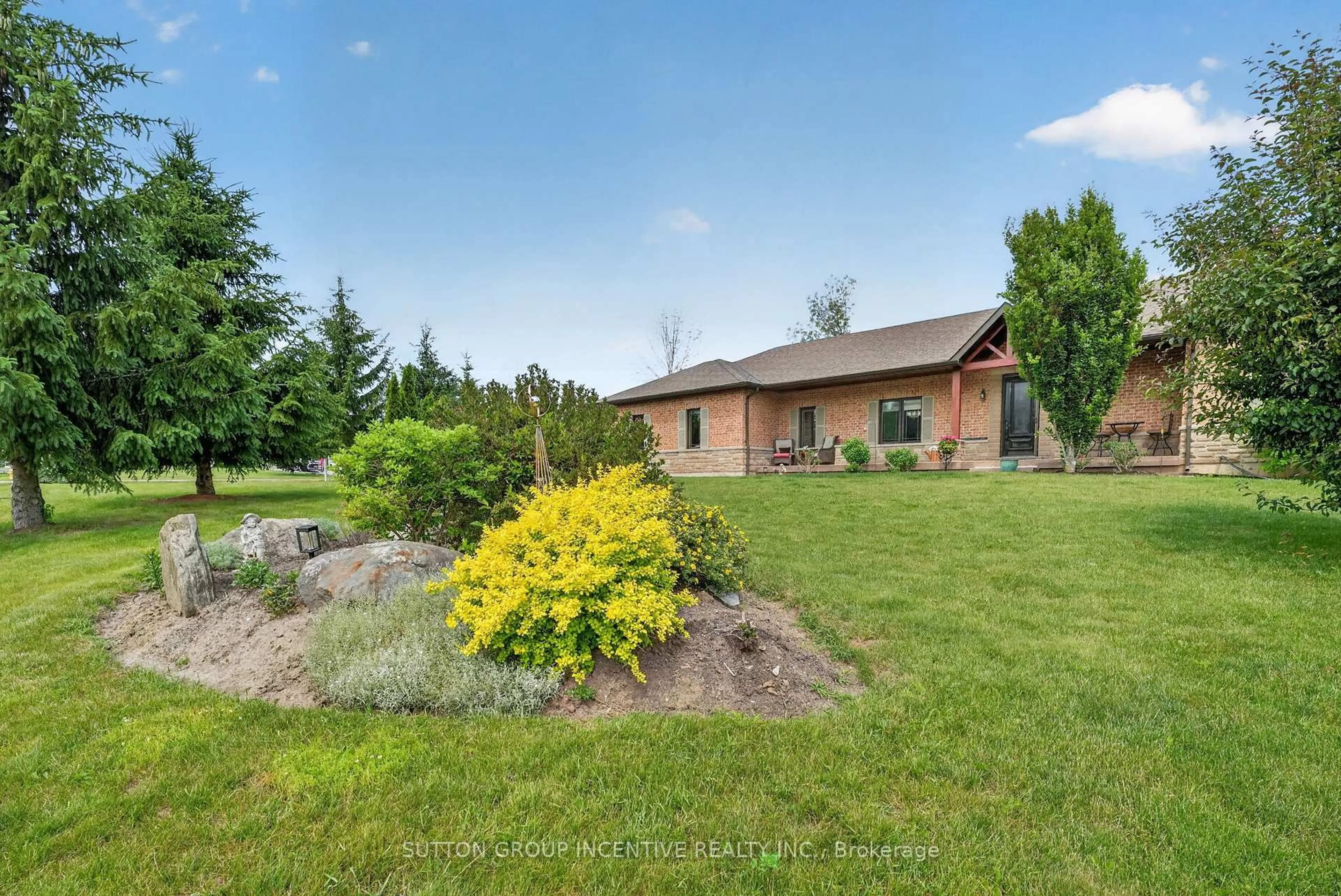 A pic from outside/outdoor area/front of a property/back of a property/a pic from drone, unknown for 1 GALRICH Crt, Oro-Medonte Ontario L3V 0R5