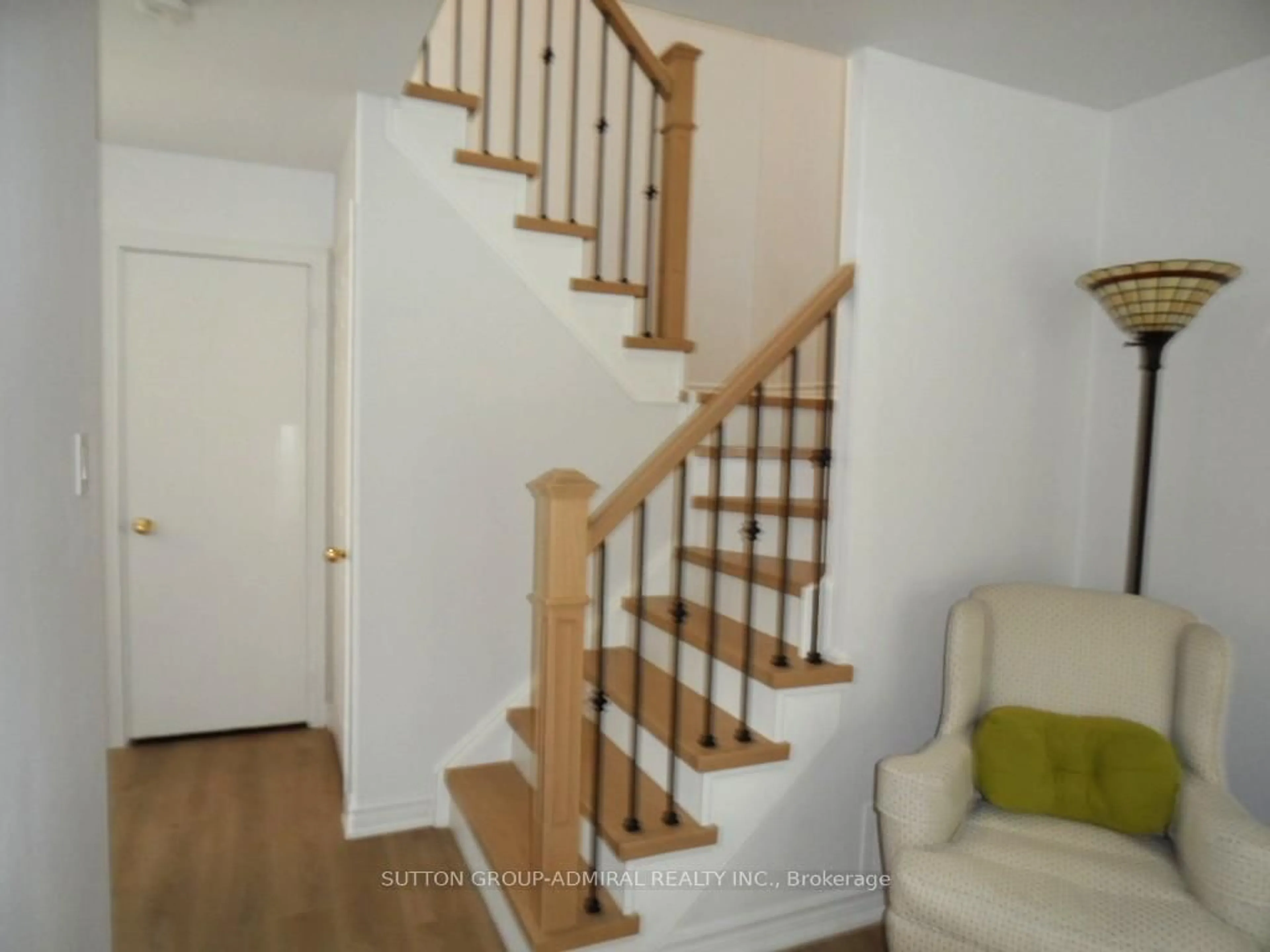 Stairs for 65 Delaney Cres, Barrie Ontario L4N 7C4