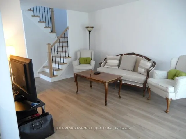65 Delaney Cres, Barrie 3