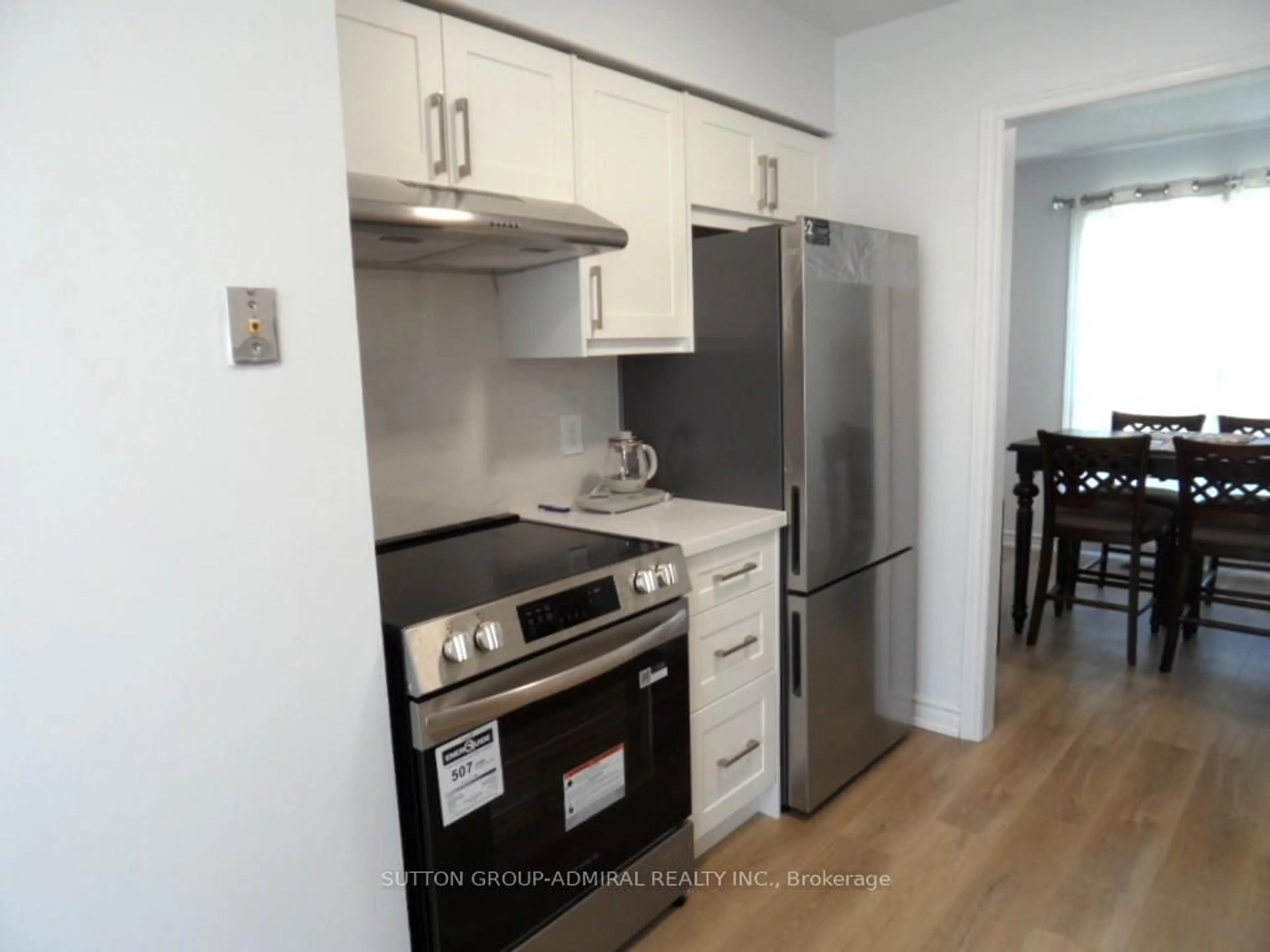 Standard kitchen, wood/laminate floor for 65 Delaney Cres, Barrie Ontario L4N 7C4