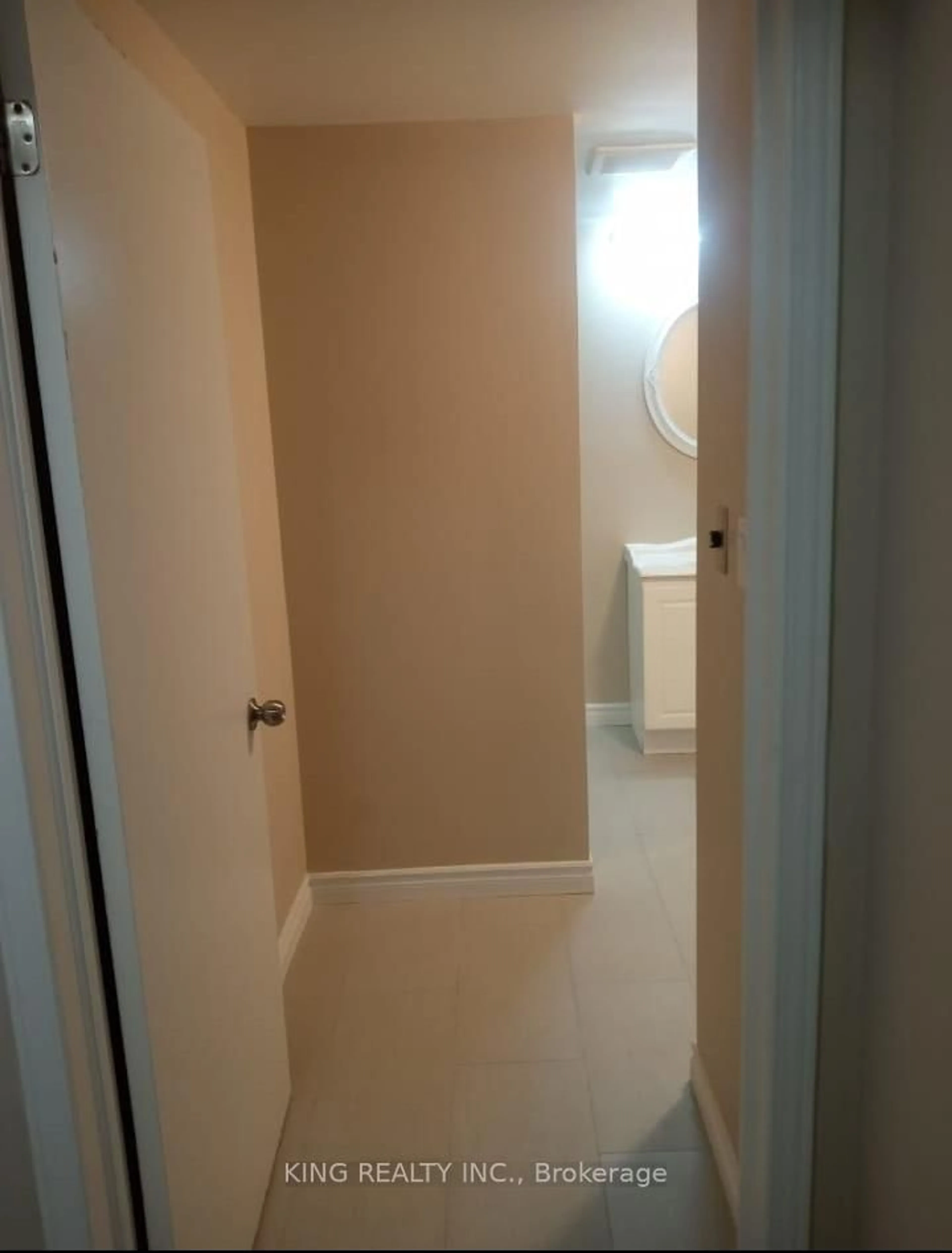 A pic of a room for 526 Grove St, Barrie Ontario L4M 5Z2