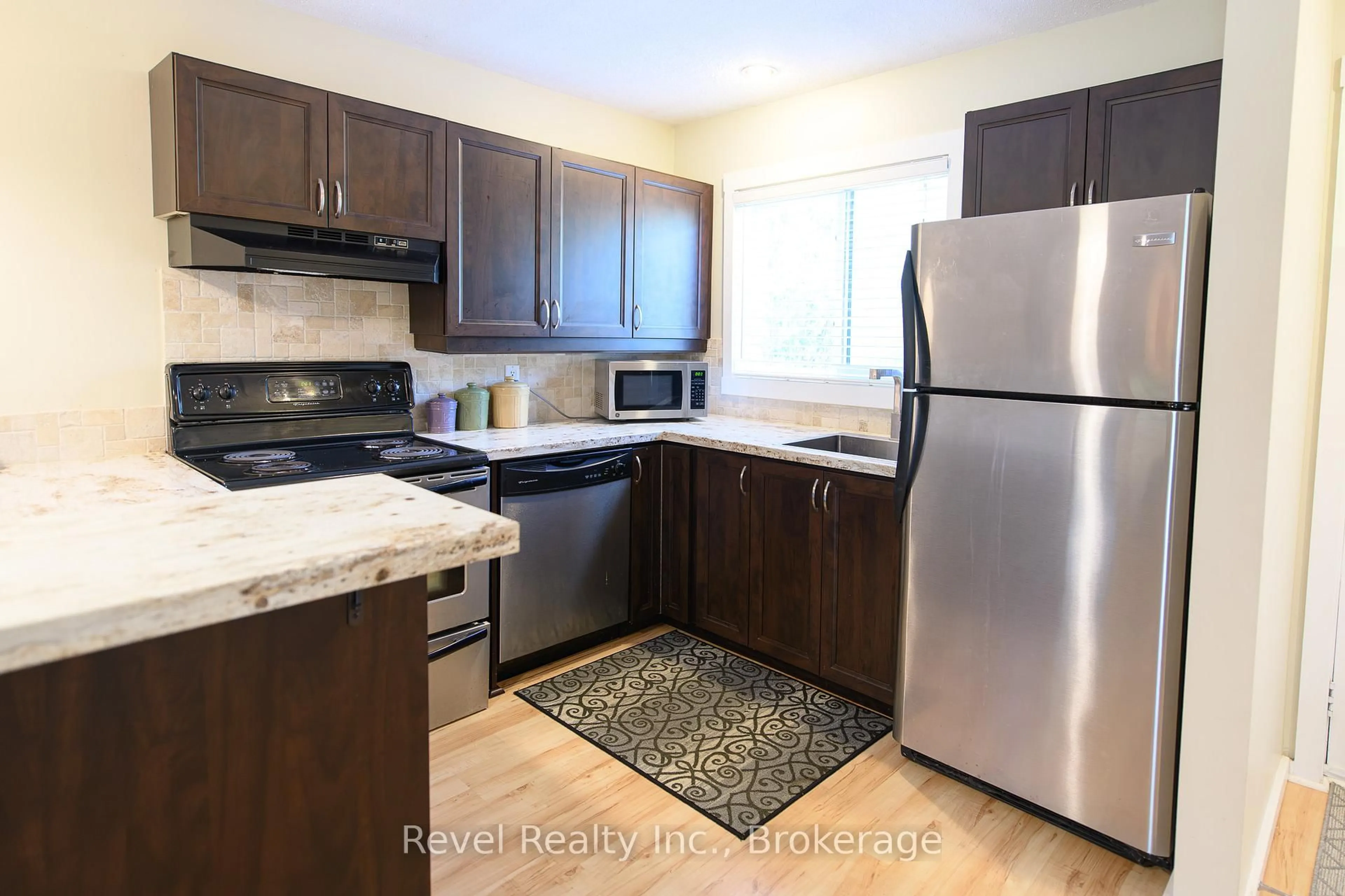 Standard kitchen, unknown for 440 Oxbow Cres, Collingwood Ontario L9Y 5B4