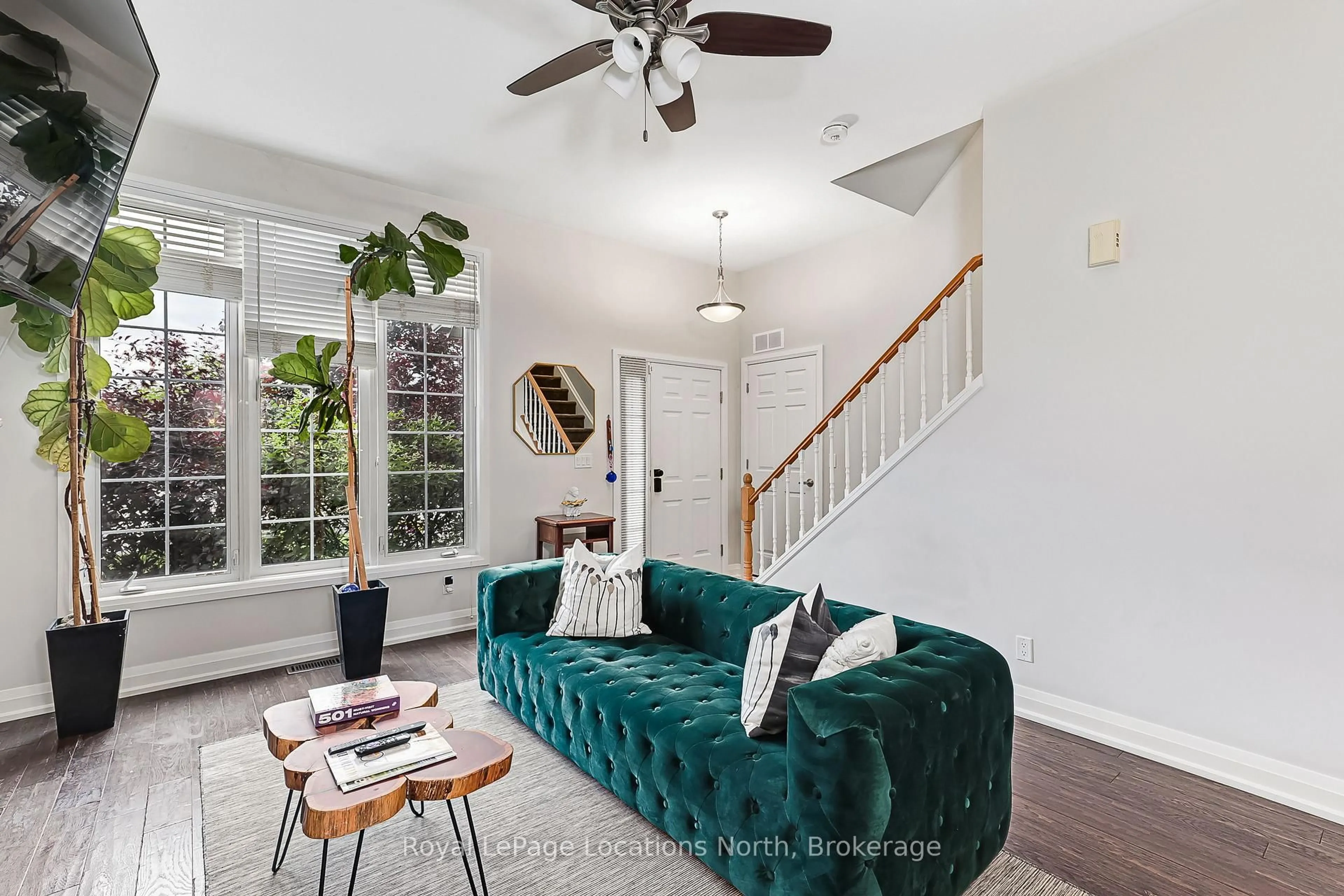Living room with furniture, unknown for 18 River Ru, Collingwood Ontario L9Y 5J7