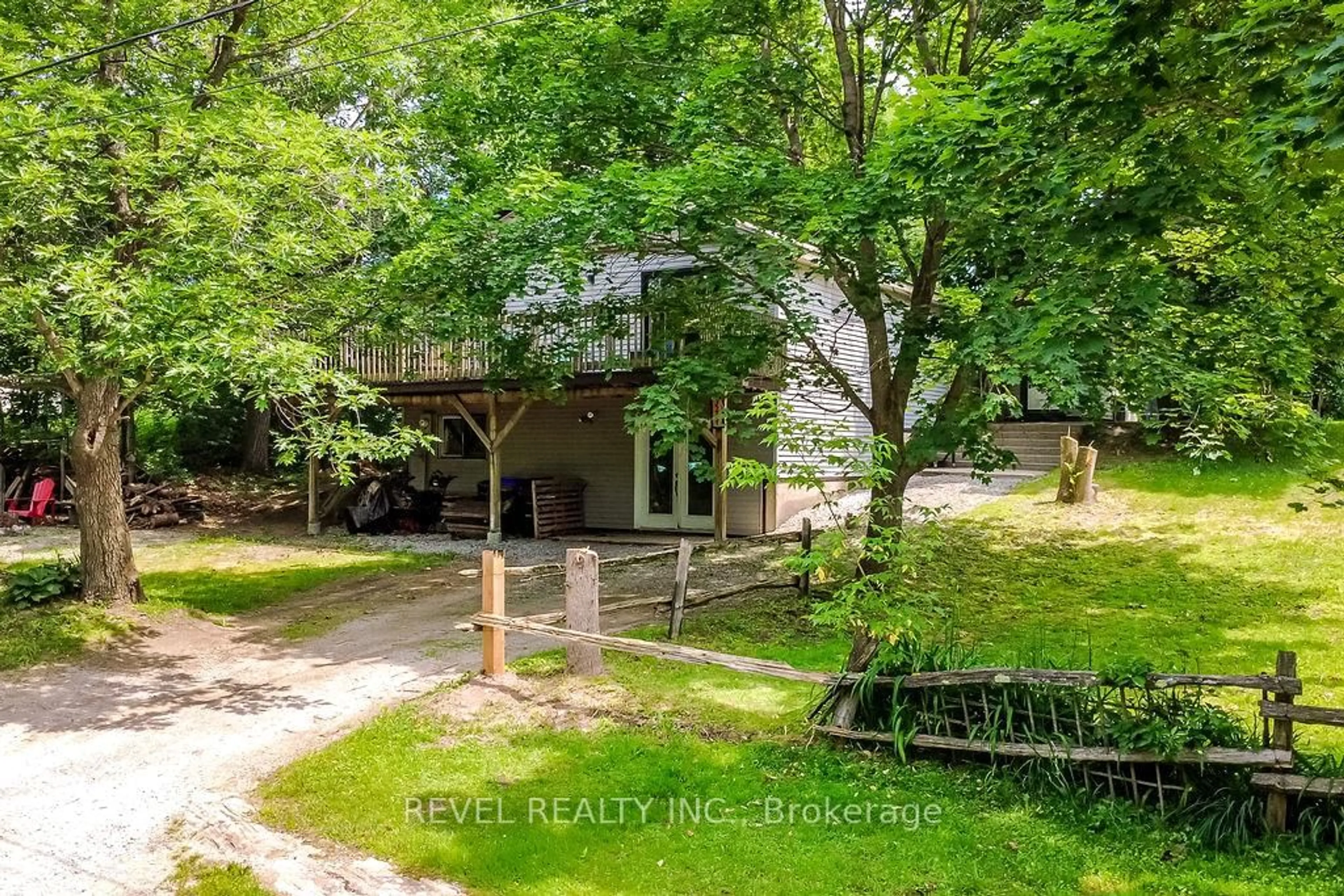 A pic from outside/outdoor area/front of a property/back of a property/a pic from drone, unknown for 3267 Albany St, Severn Ontario L0K 2B0