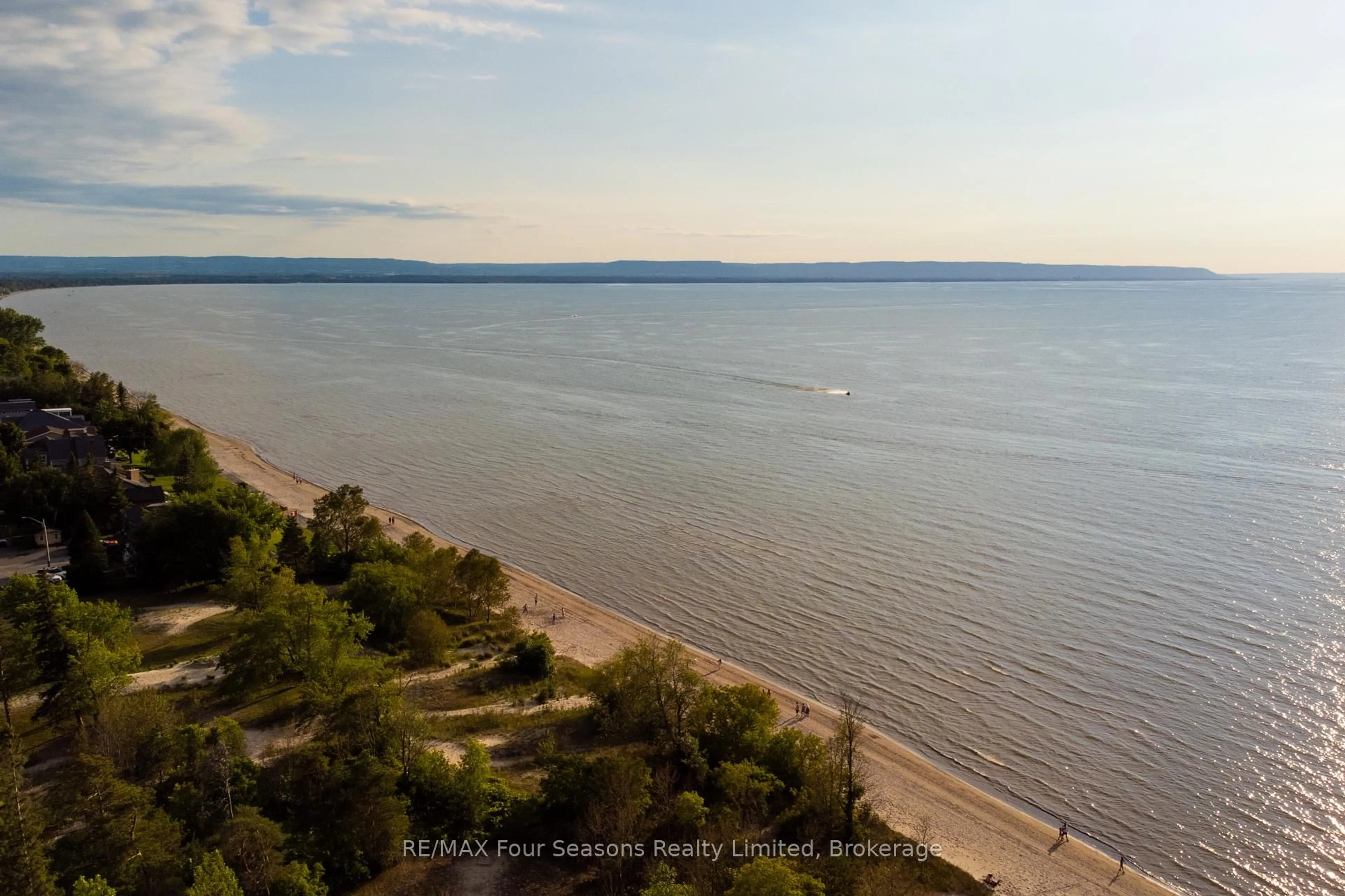 A pic from outside/outdoor area/front of a property/back of a property/a pic from drone, water/lake/river/ocean view for 25 Kelley Cres, Wasaga Beach Ontario L9Z 1J3