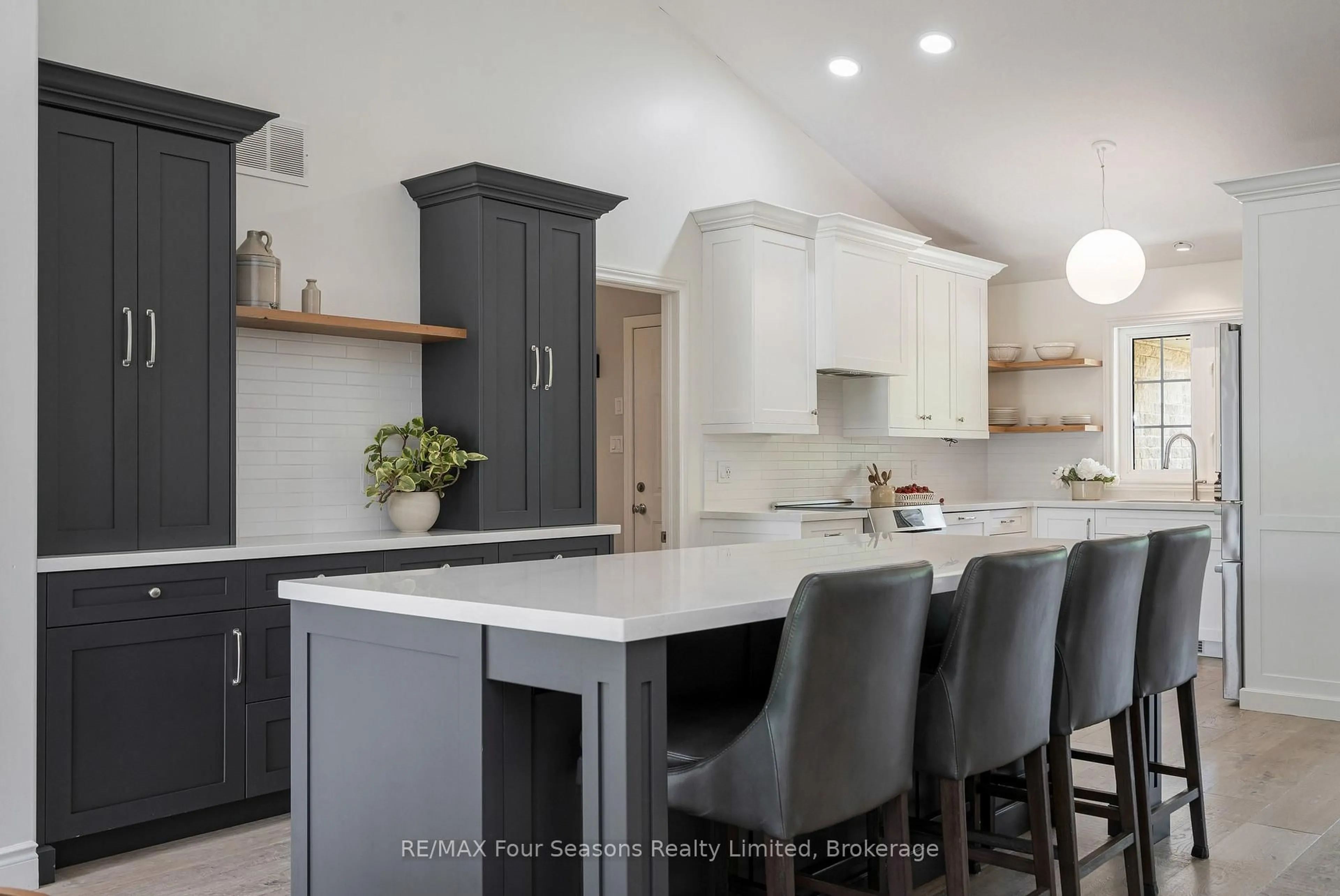 Open concept kitchen, ceramic/tile floor for 25 Kelley Cres, Wasaga Beach Ontario L9Z 1J3