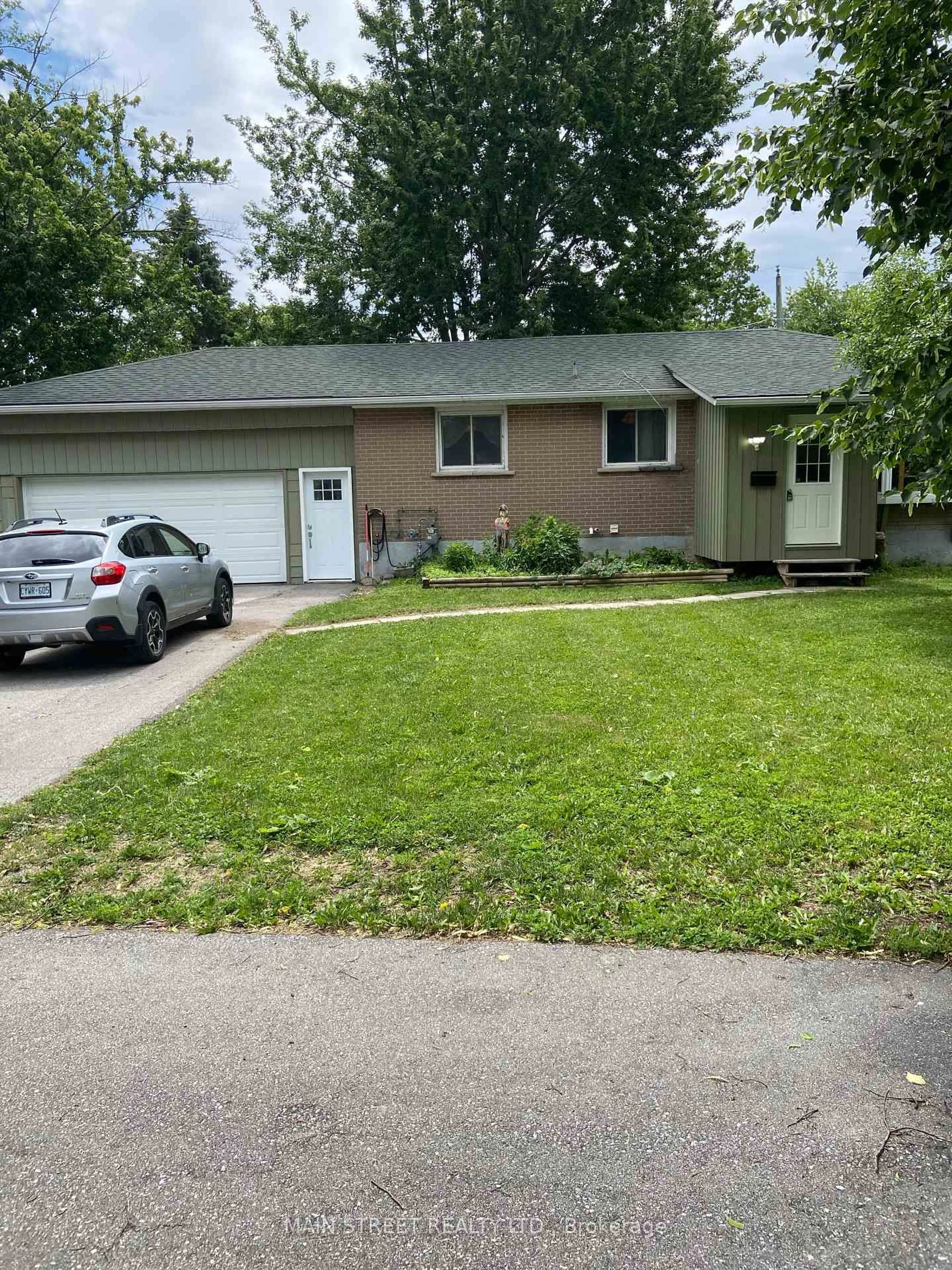 Home with vinyl exterior material, street for 329 James St, Orillia Ontario L3V 1M4